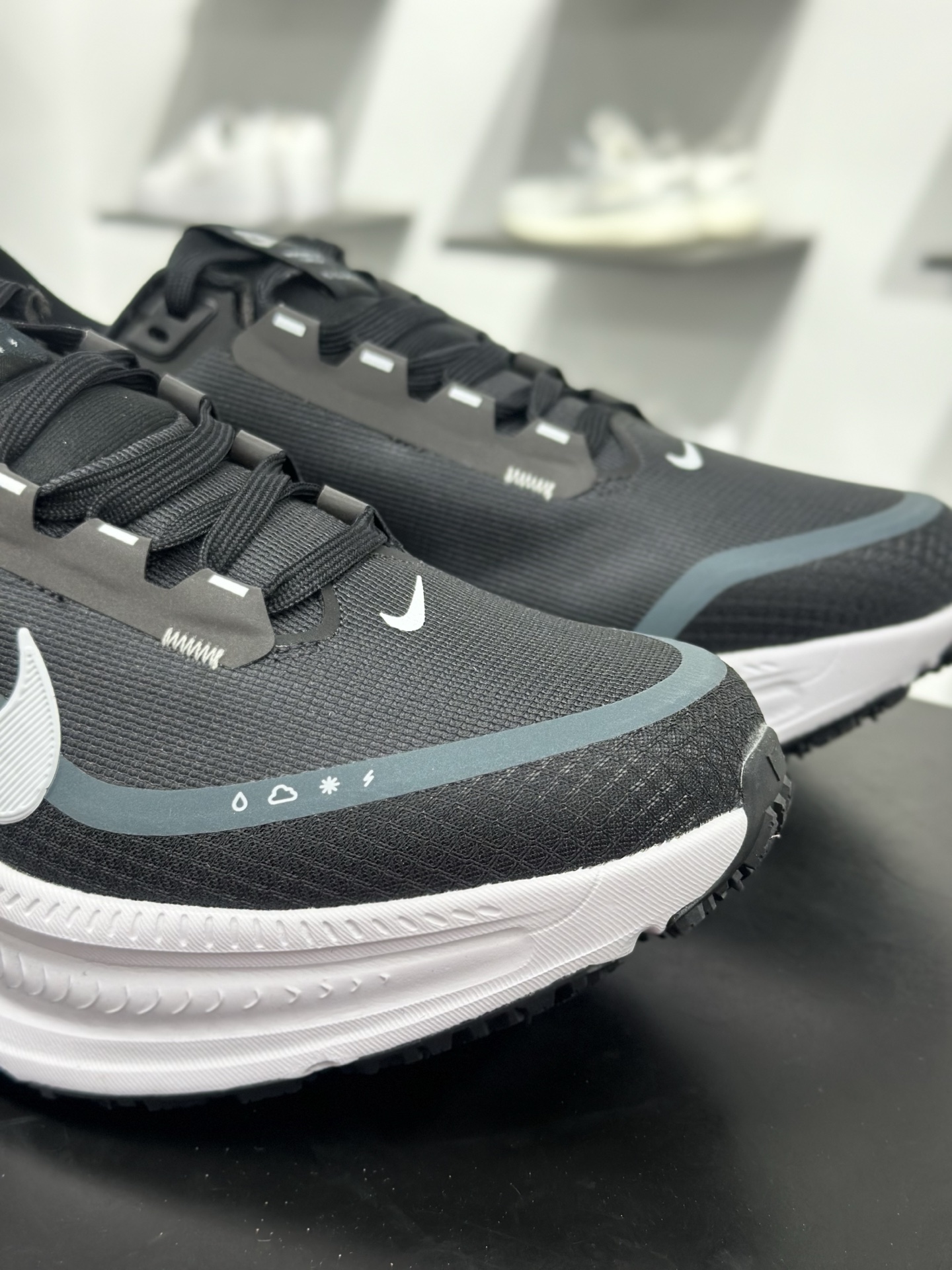 Nike Air Zoom Vomero 18 GTX HQ7002-002-Top High Quatity Cheap Sneakers Fashion Clothing Clothes Bags handbags Shoes of all Brand wholesale With The best Quality And Beautiful Price from China Factory Chinese suppliers wholesaler seller Nike Air Zoom Vomero 18 GTX HQ7002-002
