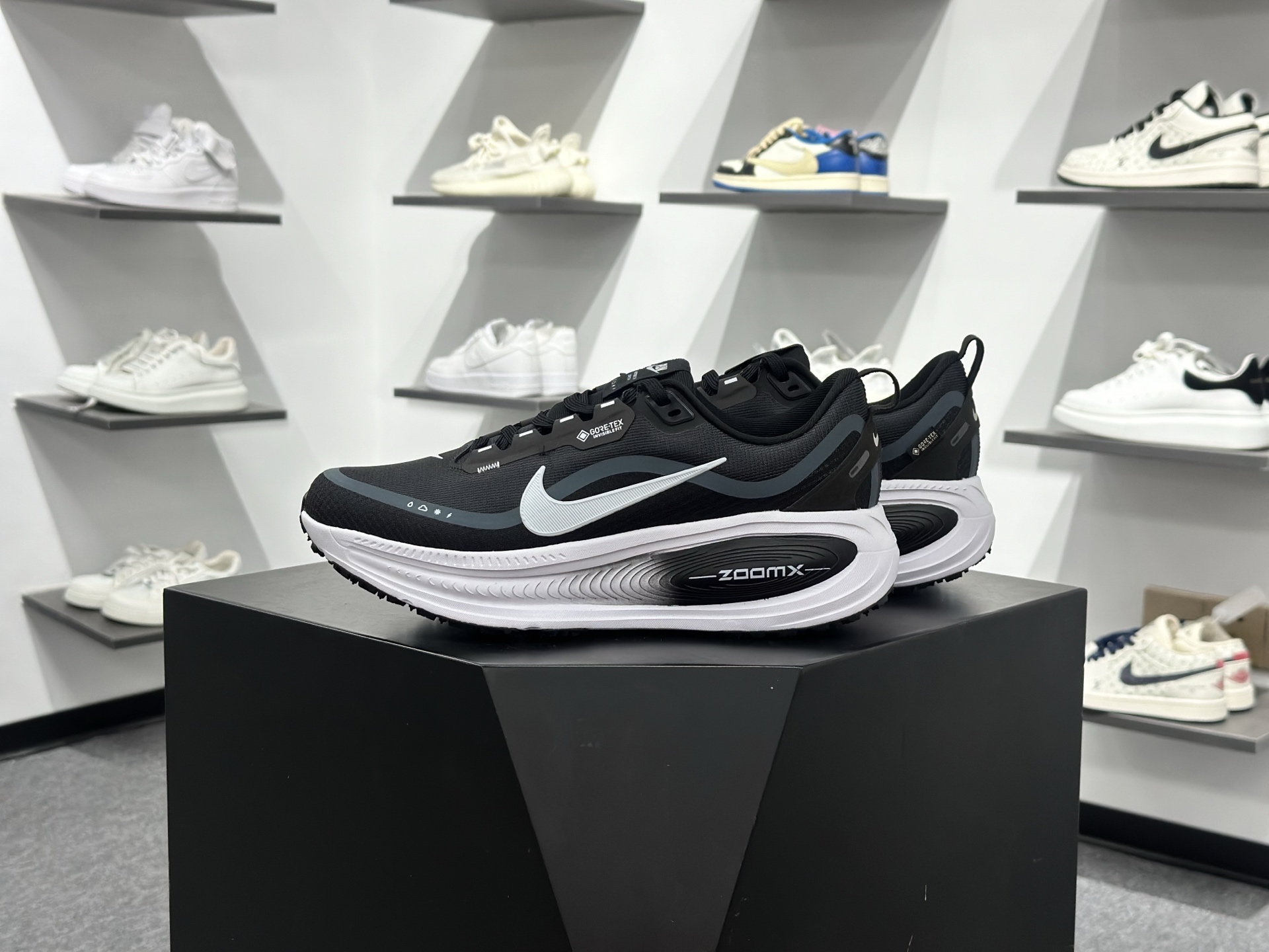 Nike Air Zoom Vomero 18 GTX HQ7002-002-Top High Quatity Cheap Sneakers Fashion Clothing Clothes Bags handbags Shoes of all Brand wholesale With The best Quality And Beautiful Price from China Factory Chinese suppliers wholesaler seller Nike Air Zoom Vomero 18 GTX HQ7002-002