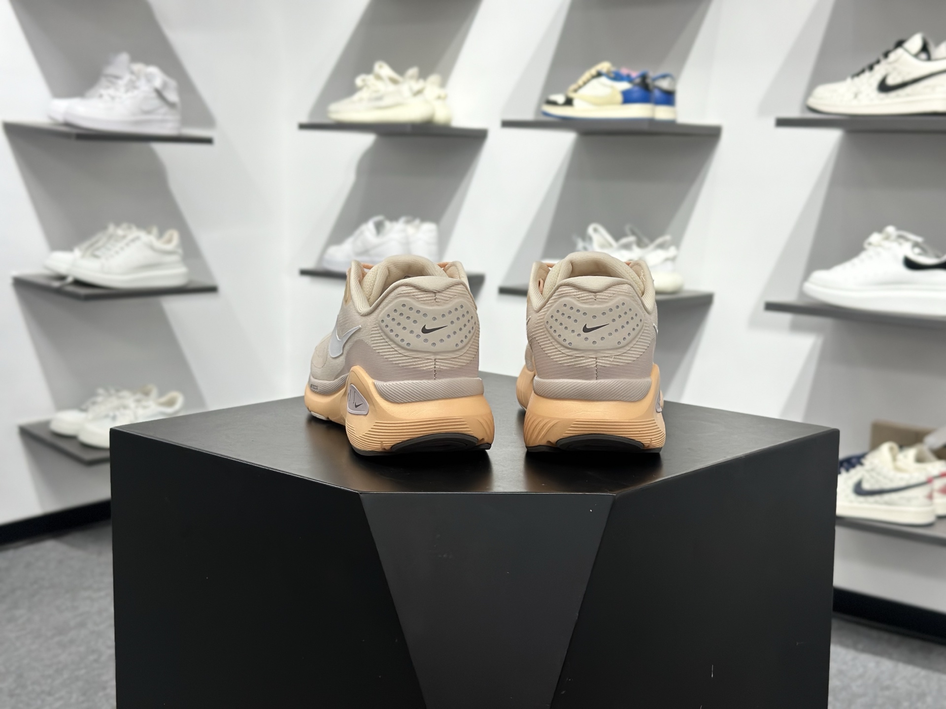 Nike Air Zoom Structure 26 耐克 登月网面系列 训跑练步鞋 HJ1101-801