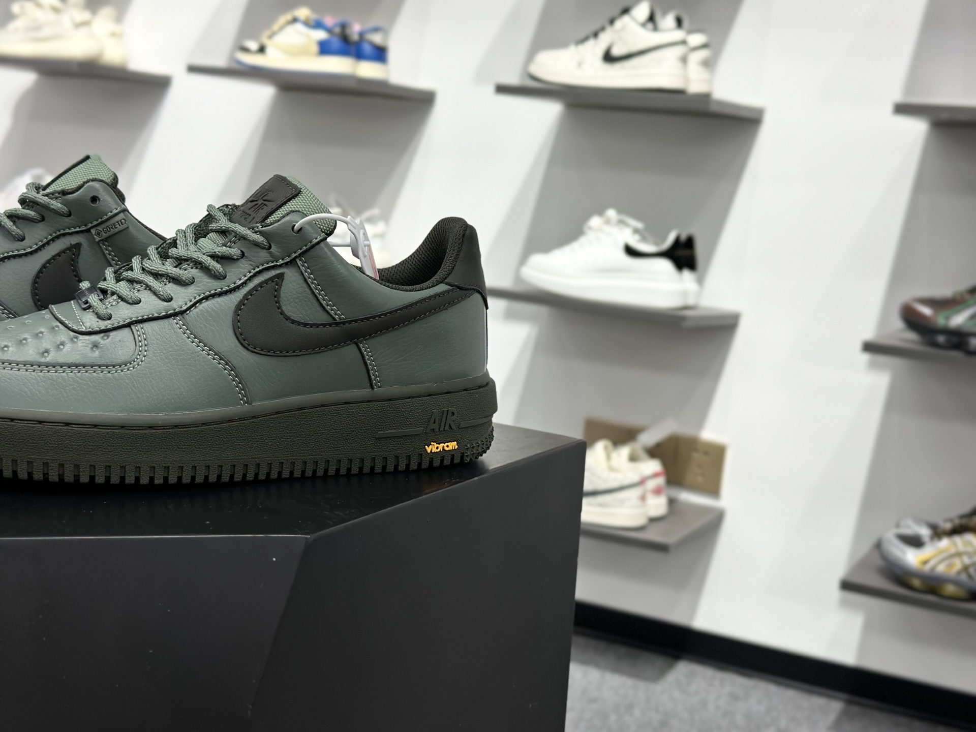 Nike AIR FORCE 1 GTX VIBRAM HV5953-300-Top High Quatity Cheap Sneakers Fashion Clothing Clothes Bags handbags Shoes of all Brand wholesale With The best Quality And Beautiful Price from China Factory Chinese suppliers wholesaler seller Nike AIR FORCE 1 GTX VIBRAM HV5953-300