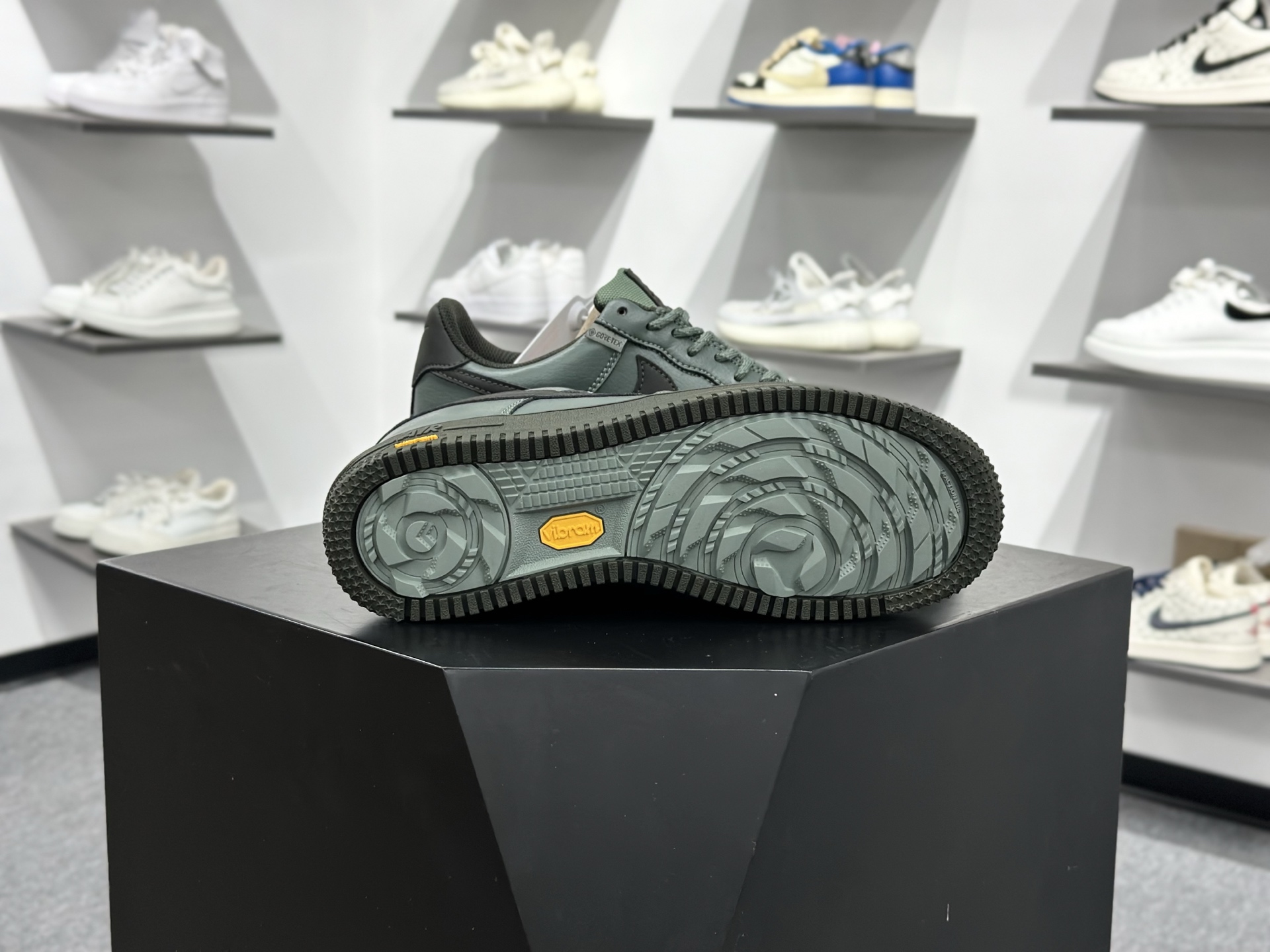 Nike AIR FORCE 1 GTX VIBRAM HV5953-300-Top High Quatity Cheap Sneakers Fashion Clothing Clothes Bags handbags Shoes of all Brand wholesale With The best Quality And Beautiful Price from China Factory Chinese suppliers wholesaler seller Nike AIR FORCE 1 GTX VIBRAM HV5953-300