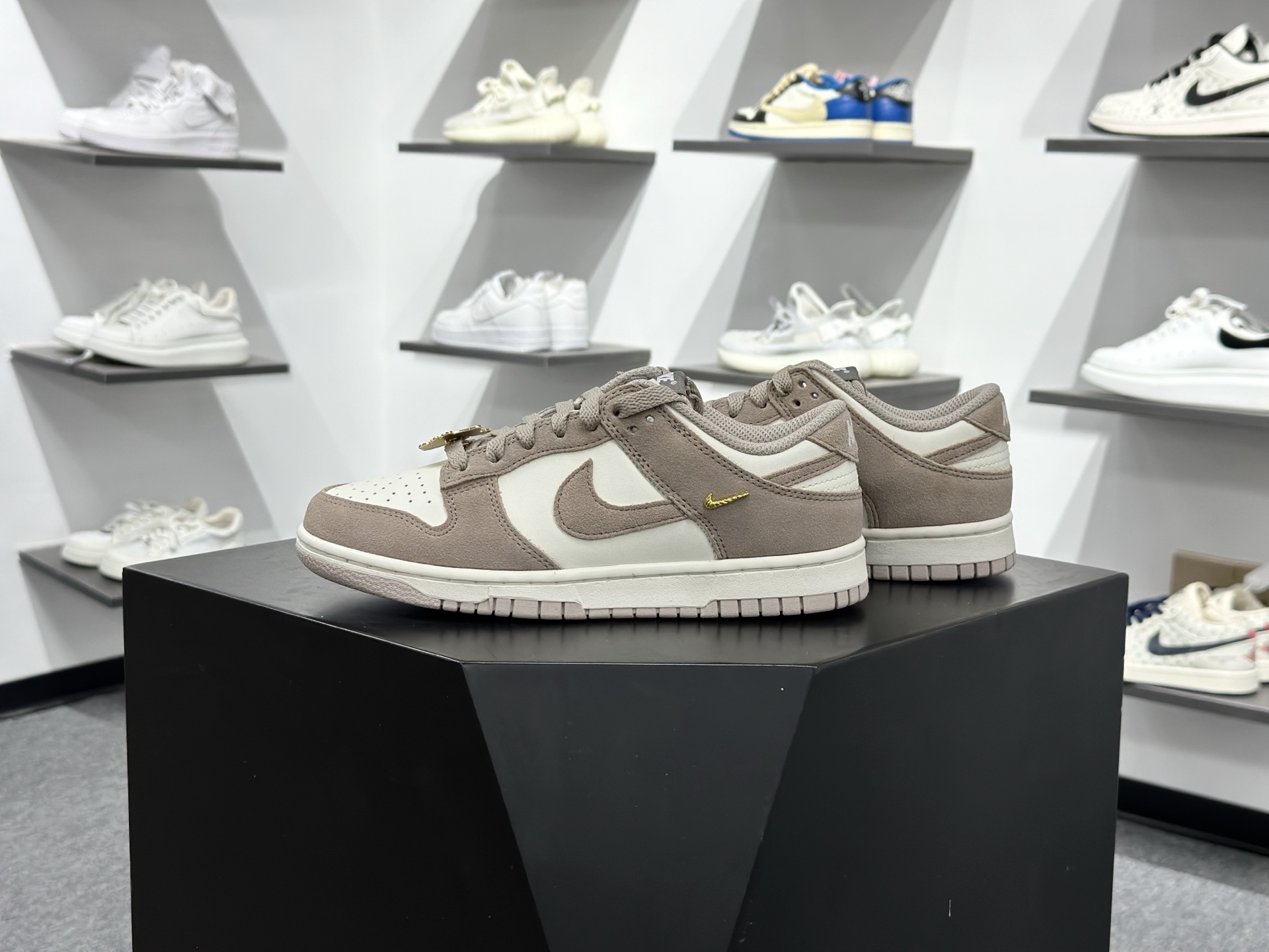 NIKE DUNK LOW 扣篮系列 耐克 复古低帮休闲运动滑板板鞋 IB4417-105