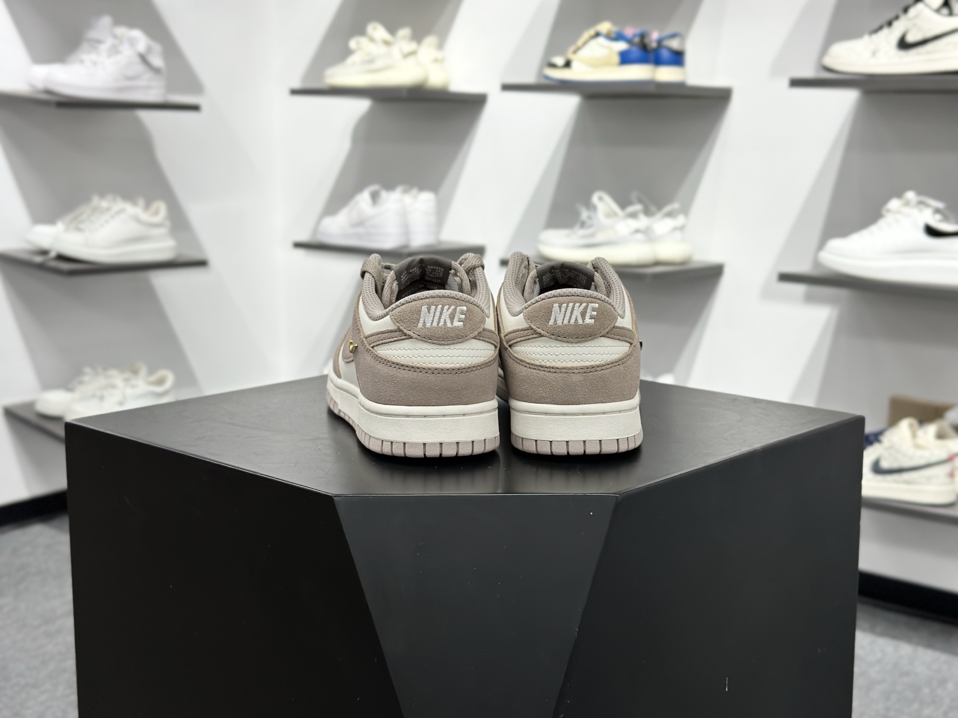 NIKE DUNK LOW 扣篮系列 耐克 复古低帮休闲运动滑板板鞋 IB4417-105