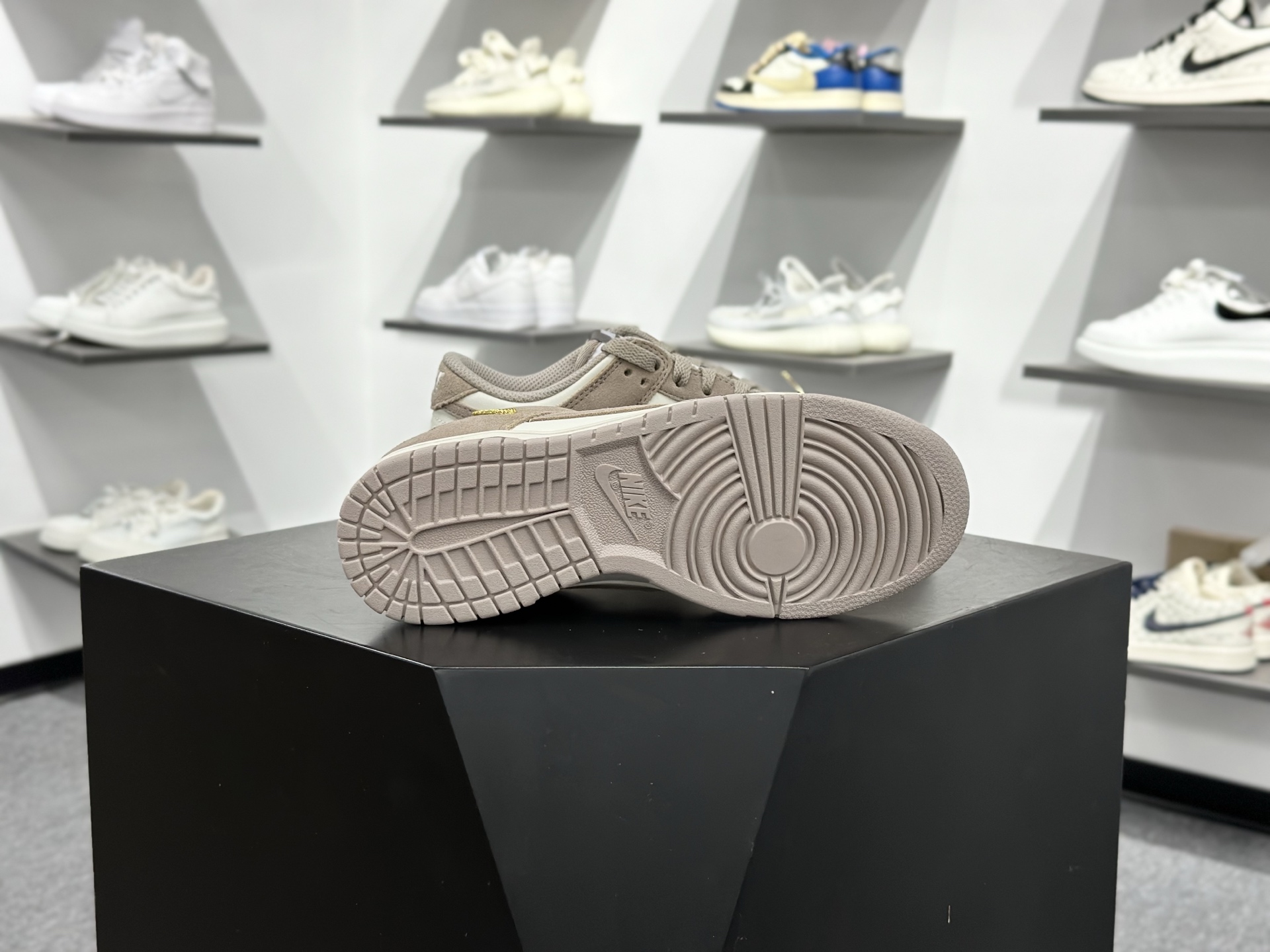 NIKE DUNK LOW 扣篮系列 耐克 复古低帮休闲运动滑板板鞋 IB4417-105