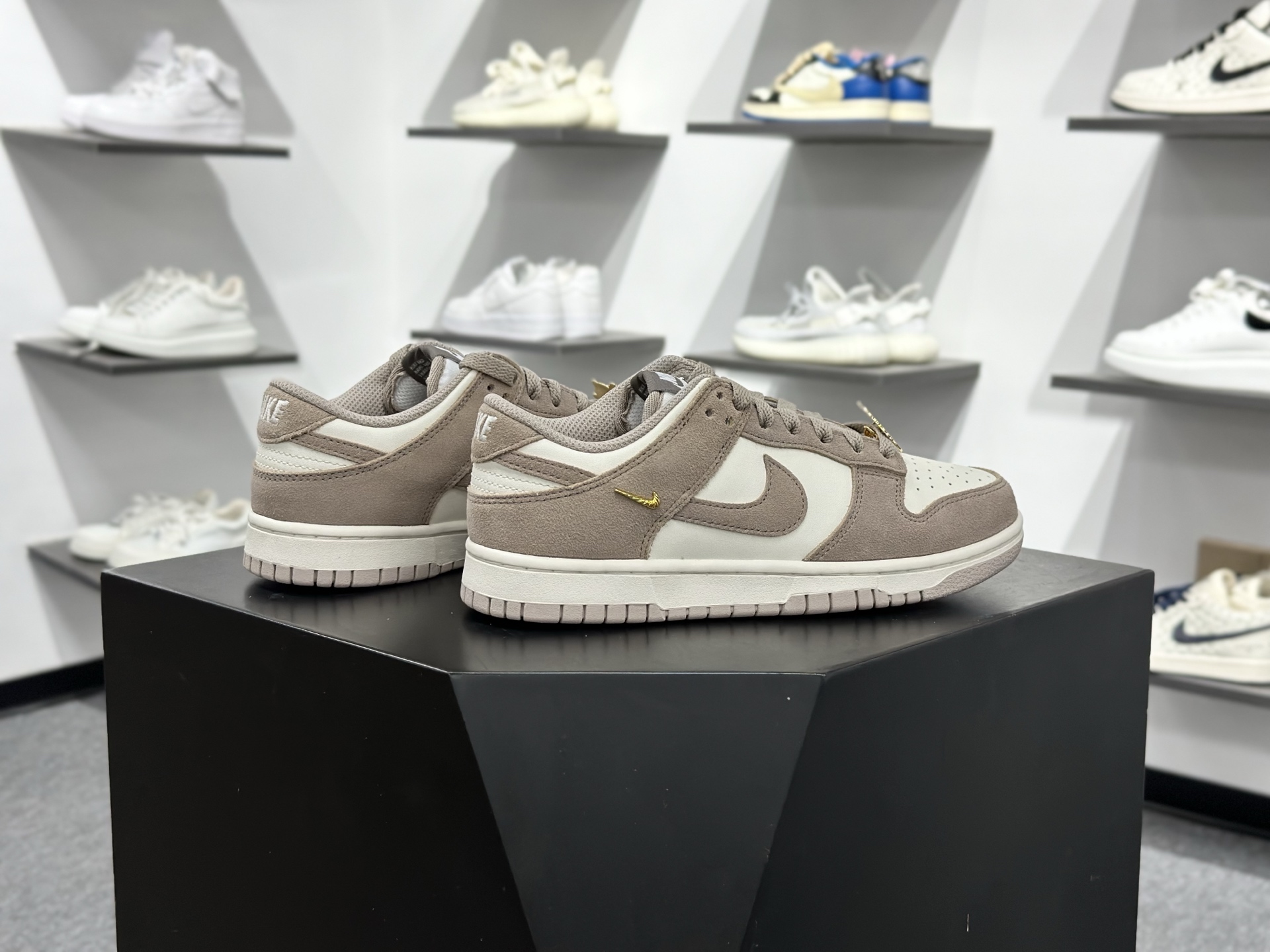 NIKE DUNK LOW 扣篮系列 耐克 复古低帮休闲运动滑板板鞋 IB4417-105