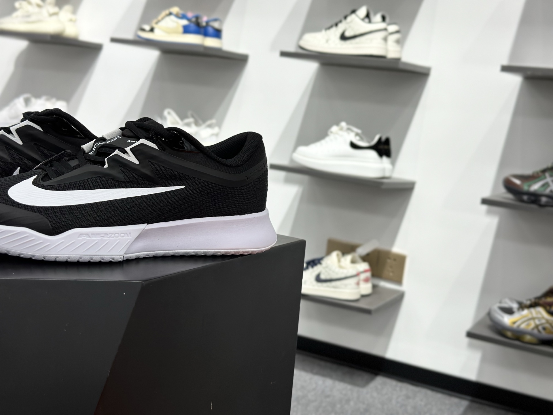 Nike Vapor Pro 3 减震防滑透气 低帮网球鞋 中底泡棉记忆回弹 鞋身独特排水槽设计 FZ2161-002-莆田鞋,莆田鞋货源,高仿鞋,高仿鞋货源,安福档口,莆田高仿鞋,莆田鞋批发,高仿鞋批发,莆田高仿运动鞋,高仿运动鞋,莆田运动鞋 Nike Vapor Pro 3 减震防滑透气 低帮网球鞋 中底泡棉记忆回弹 鞋身独特排水槽设计 FZ2161-002