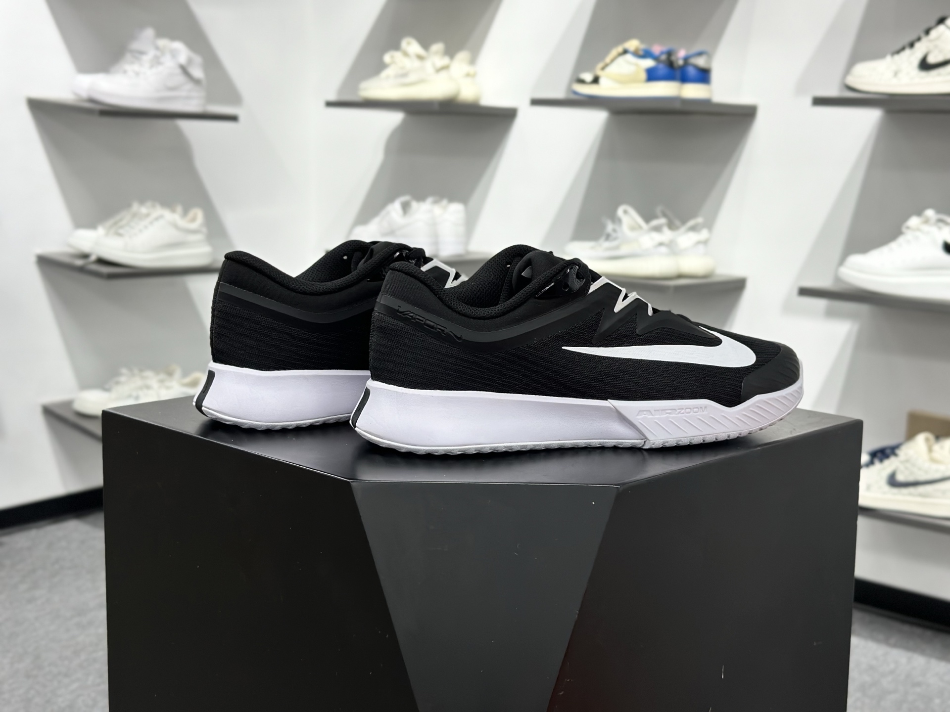 Nike Vapor Pro 3 减震防滑透气 低帮网球鞋 中底泡棉记忆回弹 鞋身独特排水槽设计 FZ2161-002-莆田鞋,莆田鞋货源,高仿鞋,高仿鞋货源,安福档口,莆田高仿鞋,莆田鞋批发,高仿鞋批发,莆田高仿运动鞋,高仿运动鞋,莆田运动鞋 Nike Vapor Pro 3 减震防滑透气 低帮网球鞋 中底泡棉记忆回弹 鞋身独特排水槽设计 FZ2161-002