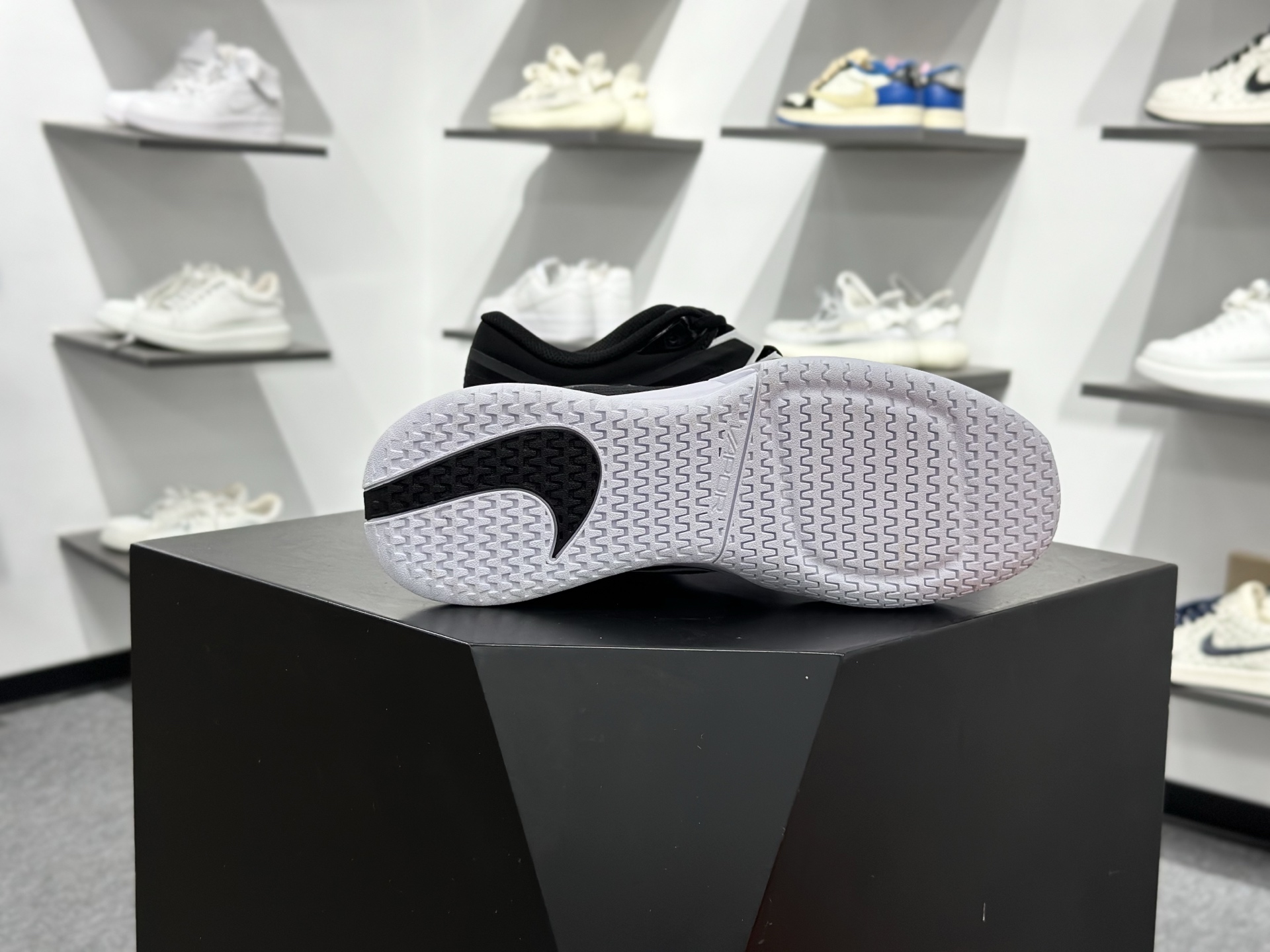 Nike Vapor Pro 3 减震防滑透气 低帮网球鞋 中底泡棉记忆回弹 鞋身独特排水槽设计 FZ2161-002-莆田鞋,莆田鞋货源,高仿鞋,高仿鞋货源,安福档口,莆田高仿鞋,莆田鞋批发,高仿鞋批发,莆田高仿运动鞋,高仿运动鞋,莆田运动鞋 Nike Vapor Pro 3 减震防滑透气 低帮网球鞋 中底泡棉记忆回弹 鞋身独特排水槽设计 FZ2161-002