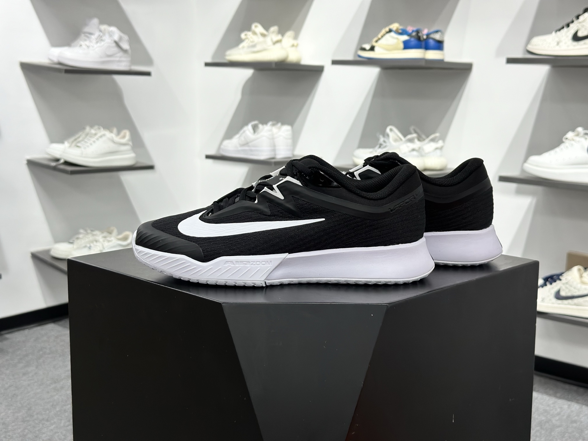 Nike Vapor Pro 3 减震防滑透气 低帮网球鞋 中底泡棉记忆回弹 鞋身独特排水槽设计 FZ2161-002-莆田鞋,莆田鞋货源,高仿鞋,高仿鞋货源,安福档口,莆田高仿鞋,莆田鞋批发,高仿鞋批发,莆田高仿运动鞋,高仿运动鞋,莆田运动鞋 Nike Vapor Pro 3 减震防滑透气 低帮网球鞋 中底泡棉记忆回弹 鞋身独特排水槽设计 FZ2161-002