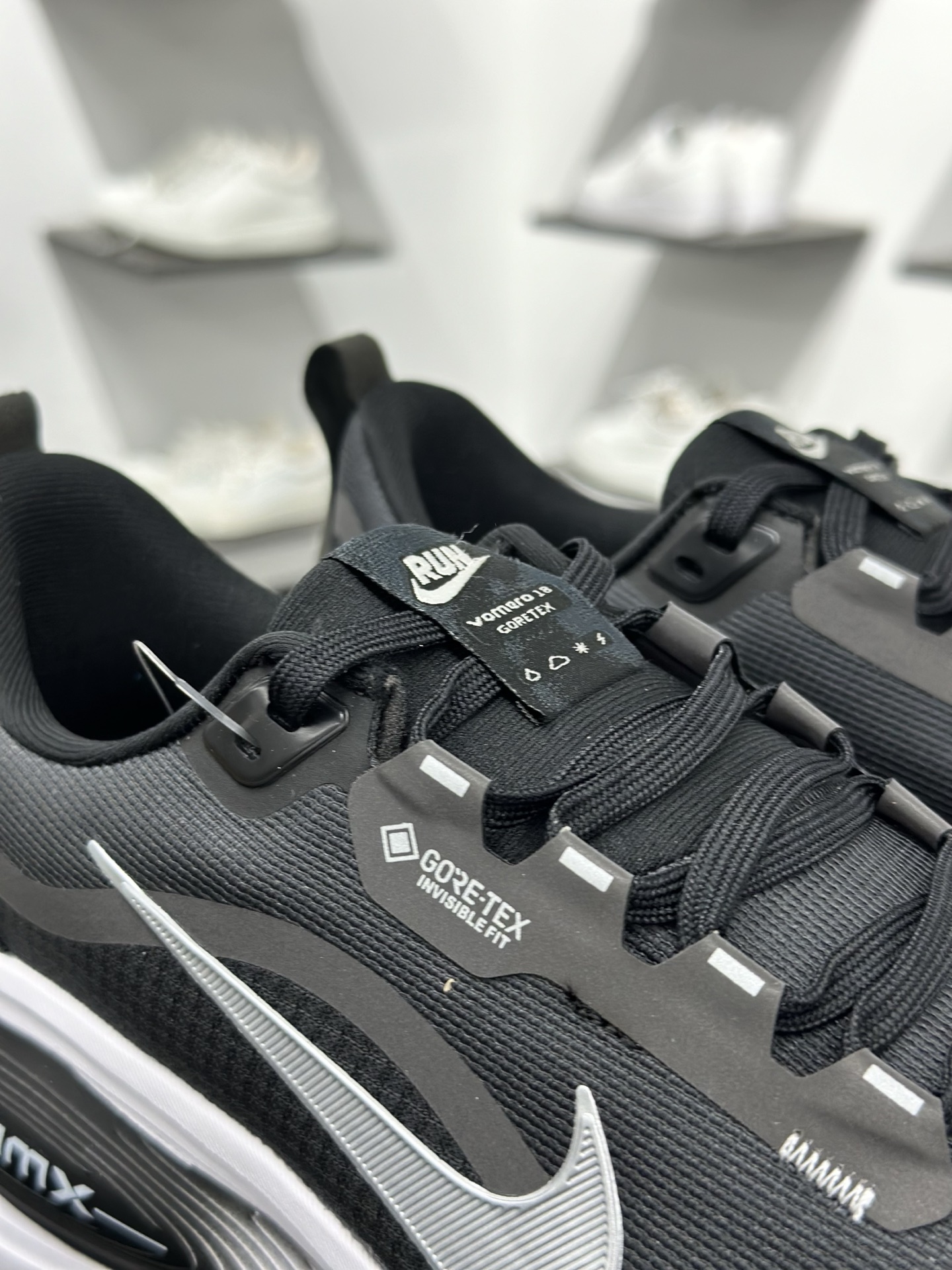 Nike VOMERO 18 GTX轻盈跑鞋 顶级版本 Nike VOMERO 18 舒适百搭防滑耐磨 低帮 休闲跑步鞋男女同款 HQ7001-002-Top High Quatity Cheap Sneakers Fashion Clothing Clothes Bags handbags Shoes of all Brand wholesale With The best Quality And Beautiful Price from China Factory Chinese suppliers wholesaler seller Nike VOMERO 18 GTX轻盈跑鞋 顶级版本 Nike VOMERO 18 舒适百搭防滑耐磨 低帮 休闲跑步鞋男女同款 HQ7001-002