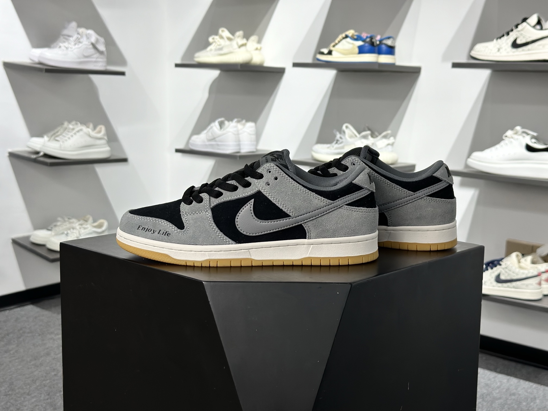 Nike Dunk SB “DARK SMOKE GREY” 影子灰 雾霾 灰黑 HF3063-001
