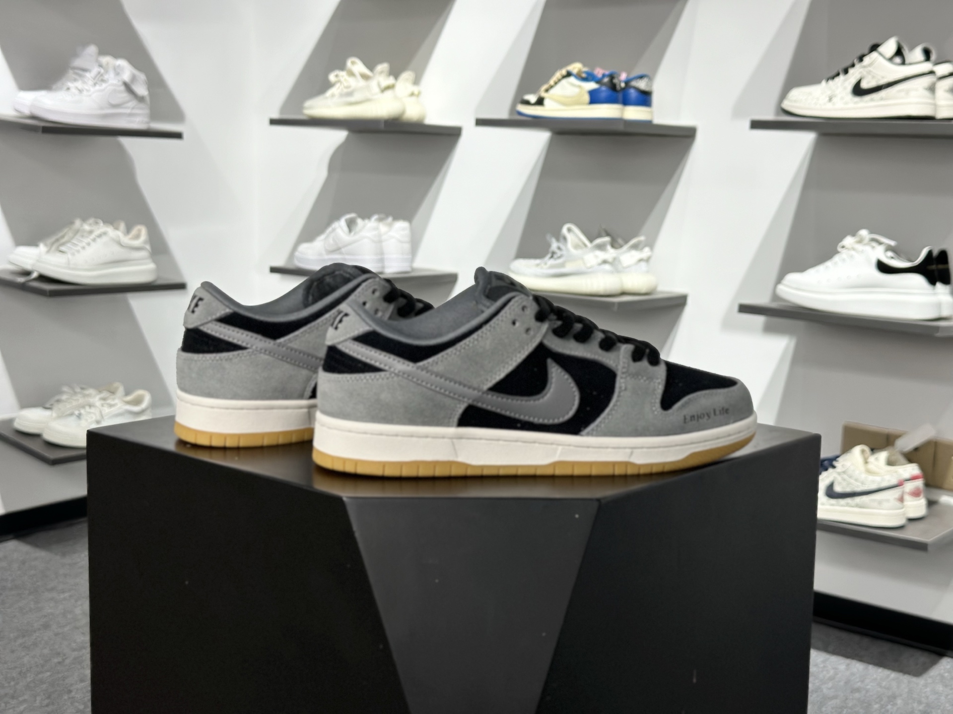 Nike Dunk SB “DARK SMOKE GREY” 影子灰 雾霾 灰黑 HF3063-001