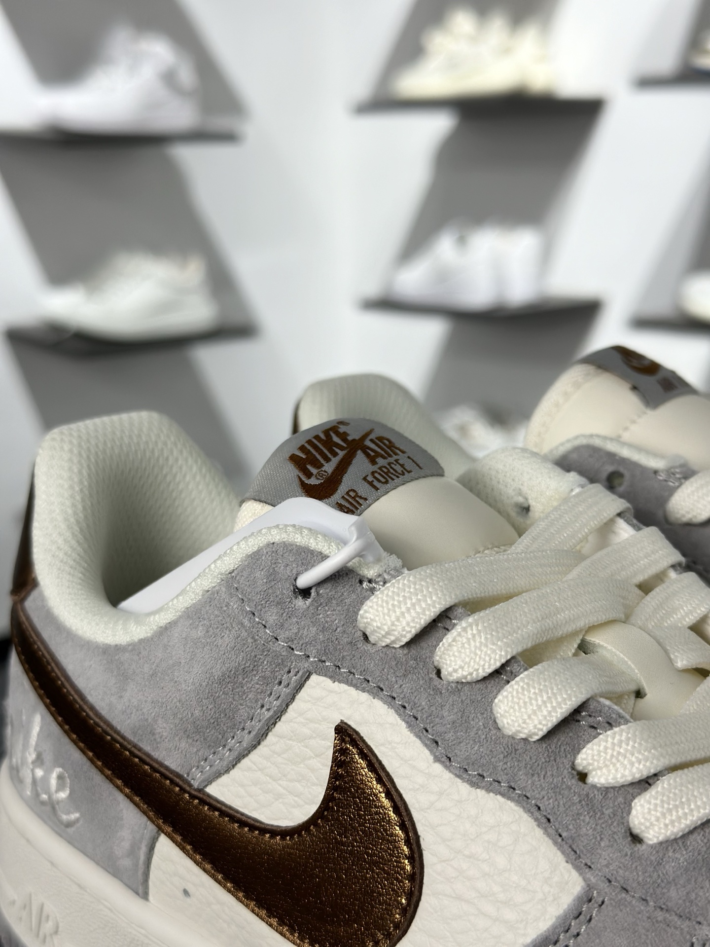 Nike Air Force 1‘07 Low 奶白灰金 空军一号低帮休闲板鞋 DV5477-007-Top High Quatity Cheap Sneakers Fashion Clothing Clothes Bags handbags Shoes of all Brand wholesale With The best Quality And Beautiful Price from China Factory Chinese suppliers wholesaler seller Nike Air Force 1‘07 Low 奶白灰金 空军一号低帮休闲板鞋 DV5477-007