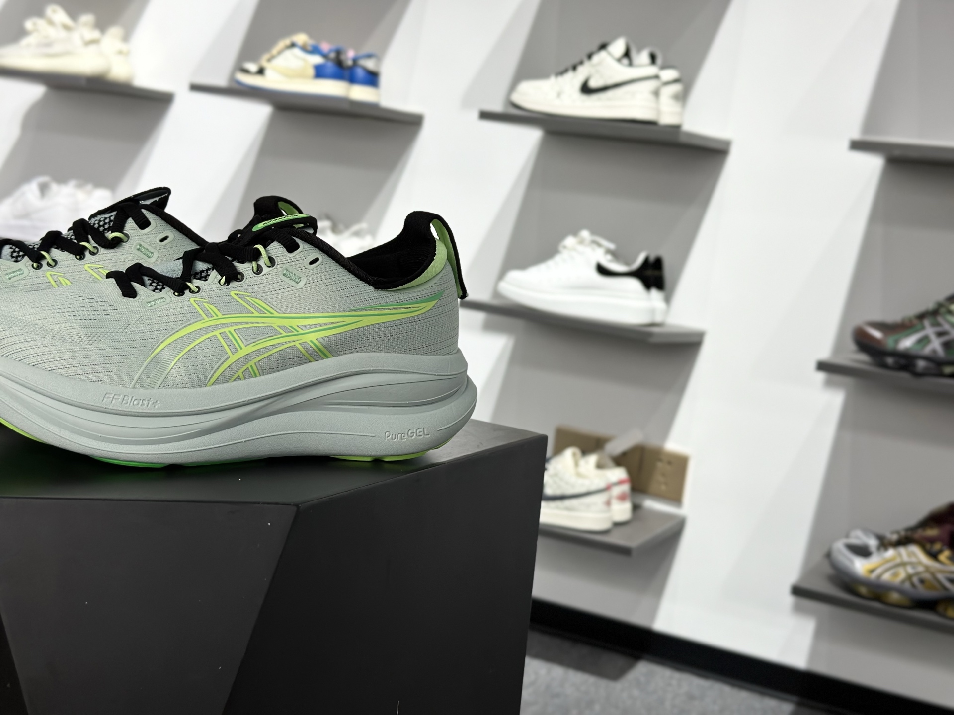 Asics GEL-Nimbus 28 亚瑟士缓震跑鞋 近年复古风潮的势头很旺-Top High Quatity Cheap Sneakers Fashion Clothing Clothes Bags handbags Shoes of all Brand wholesale With The best Quality And Beautiful Price from China Factory Chinese suppliers wholesaler seller Asics GEL-Nimbus 28 亚瑟士缓震跑鞋 近年复古风潮的势头很旺