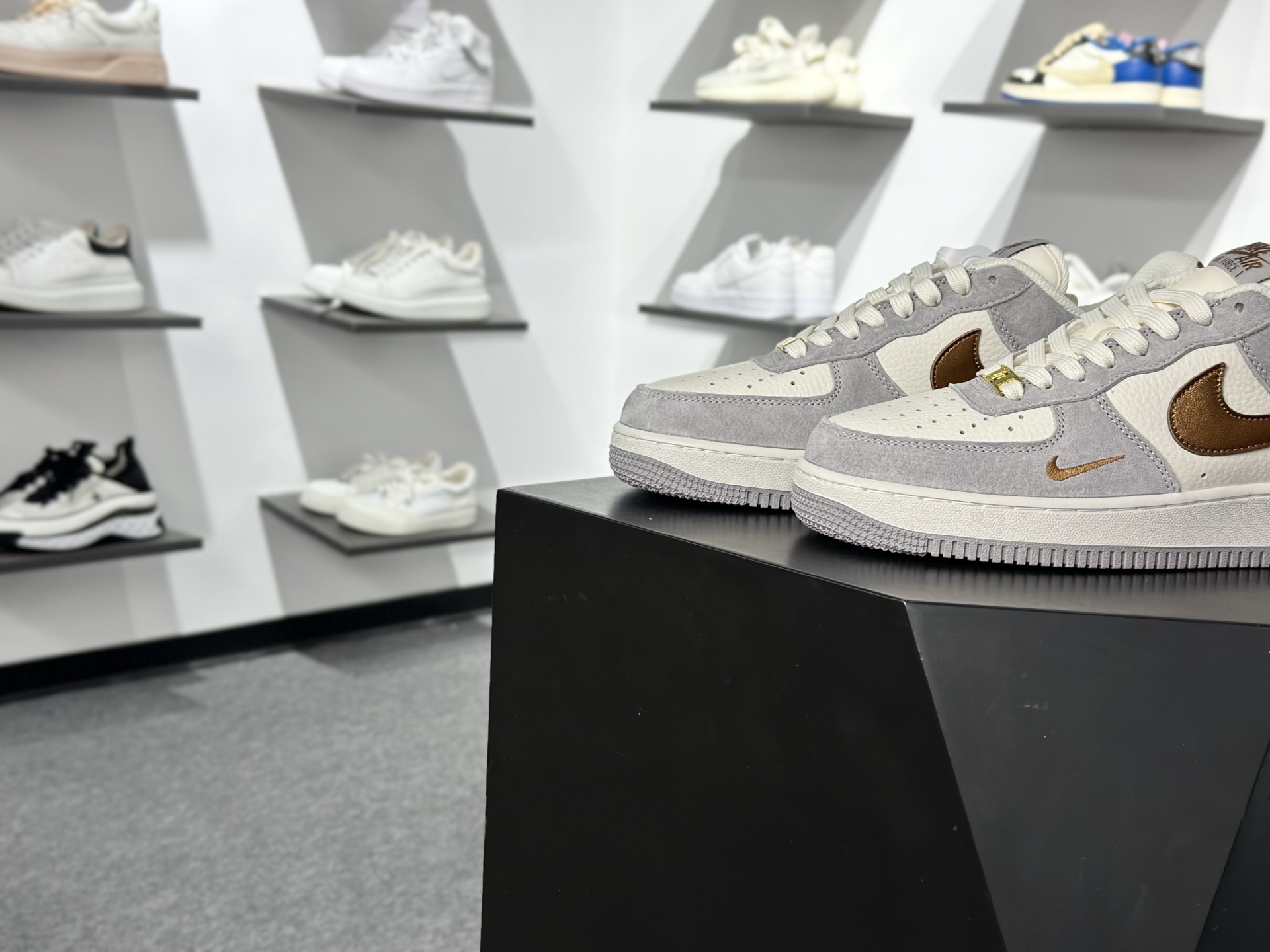 Nike Air Force 1‘07 Low 奶白灰金 空军一号低帮休闲板鞋 DV5477-007-Top High Quatity Cheap Sneakers Fashion Clothing Clothes Bags handbags Shoes of all Brand wholesale With The best Quality And Beautiful Price from China Factory Chinese suppliers wholesaler seller Nike Air Force 1‘07 Low 奶白灰金 空军一号低帮休闲板鞋 DV5477-007