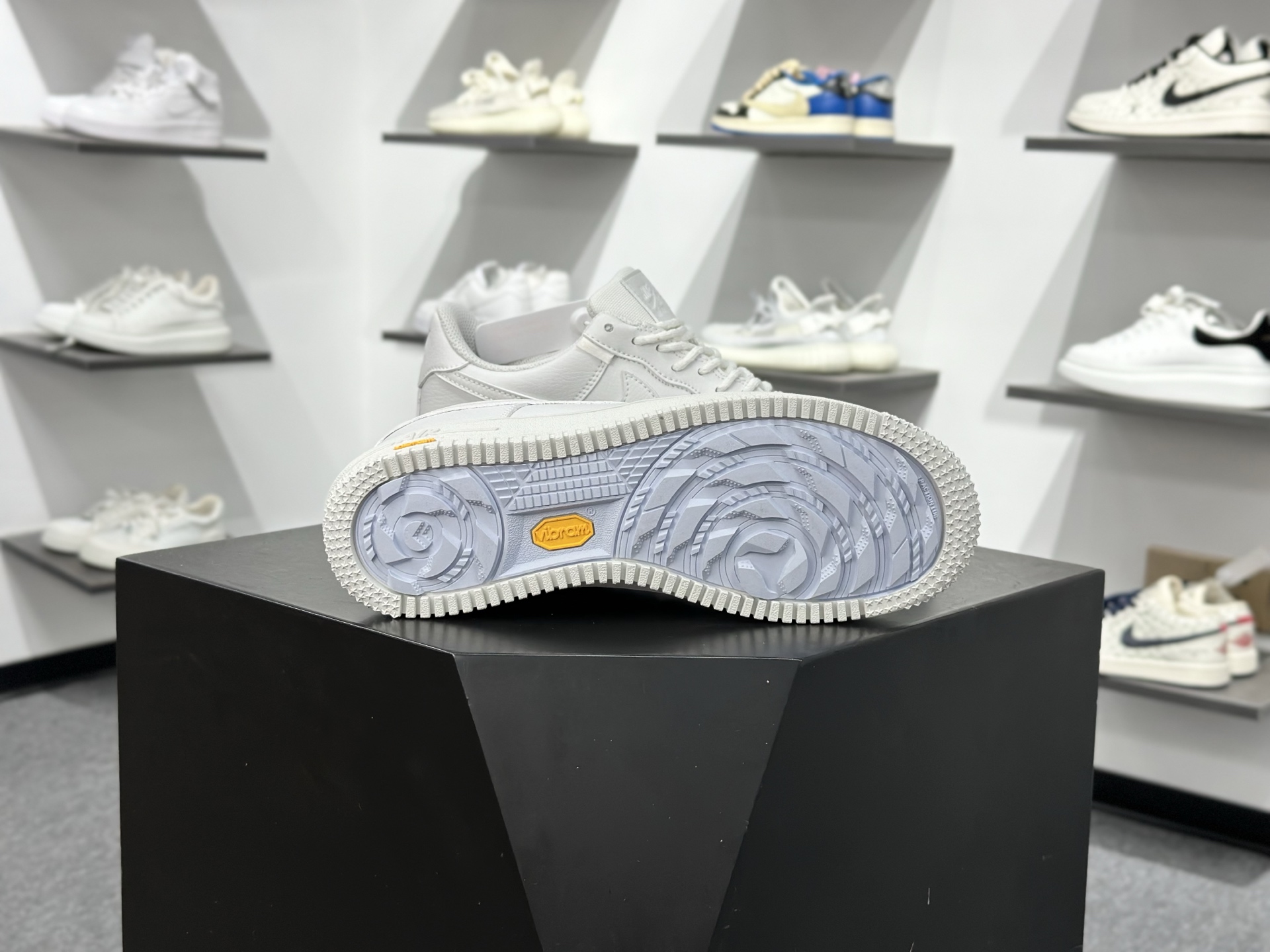 NIKE AIR FORCE 1‘07 HV5953-100-Top High Quatity Cheap Sneakers Fashion Clothing Clothes Bags handbags Shoes of all Brand wholesale With The best Quality And Beautiful Price from China Factory Chinese suppliers wholesaler seller NIKE AIR FORCE 1‘07 HV5953-100