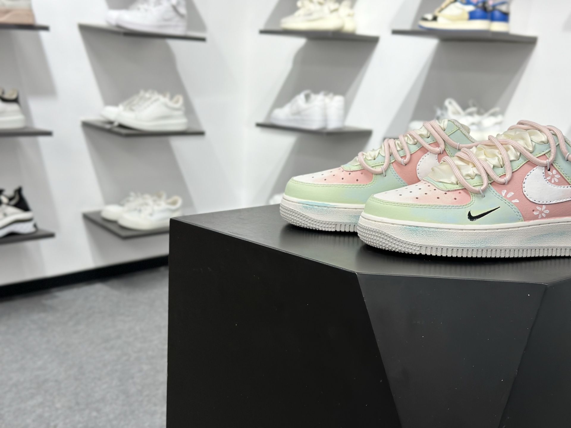 Nike Air Force 1 Low 手绘涂鸦 粉樱薄荷 FB1839-818-莆田鞋,莆田鞋货源,高仿鞋,高仿鞋货源,安福档口,莆田高仿鞋,莆田鞋批发,高仿鞋批发,莆田高仿运动鞋,高仿运动鞋,莆田运动鞋 Nike Air Force 1 Low 手绘涂鸦 粉樱薄荷 FB1839-818