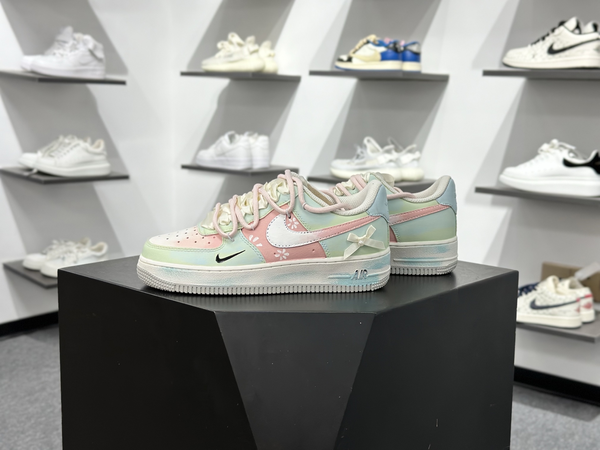 Nike Air Force 1 Low 手绘涂鸦 粉樱薄荷 FB1839-818-莆田鞋,莆田鞋货源,高仿鞋,高仿鞋货源,安福档口,莆田高仿鞋,莆田鞋批发,高仿鞋批发,莆田高仿运动鞋,高仿运动鞋,莆田运动鞋 Nike Air Force 1 Low 手绘涂鸦 粉樱薄荷 FB1839-818