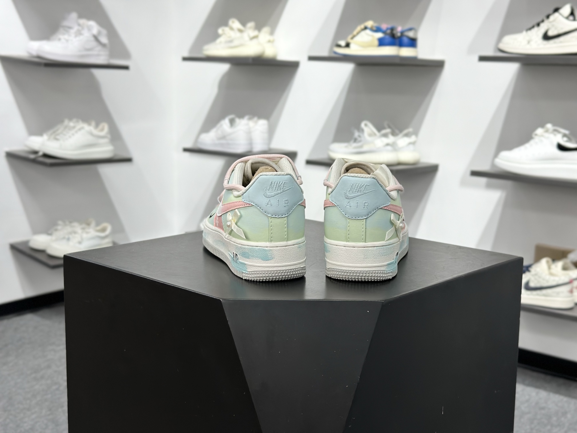 Nike Air Force 1 Low 手绘涂鸦 粉樱薄荷 FB1839-818-莆田鞋,莆田鞋货源,高仿鞋,高仿鞋货源,安福档口,莆田高仿鞋,莆田鞋批发,高仿鞋批发,莆田高仿运动鞋,高仿运动鞋,莆田运动鞋 Nike Air Force 1 Low 手绘涂鸦 粉樱薄荷 FB1839-818