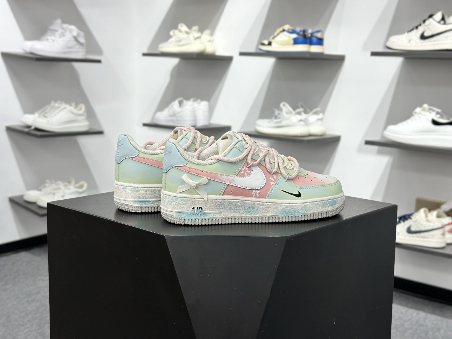 Nike Air Force 1 Low 手绘涂鸦 粉樱薄荷 FB1839-818-莆田鞋,莆田鞋货源,高仿鞋,高仿鞋货源,安福档口,莆田高仿鞋,莆田鞋批发,高仿鞋批发,莆田高仿运动鞋,高仿运动鞋,莆田运动鞋 Nike Air Force 1 Low 手绘涂鸦 粉樱薄荷 FB1839-818