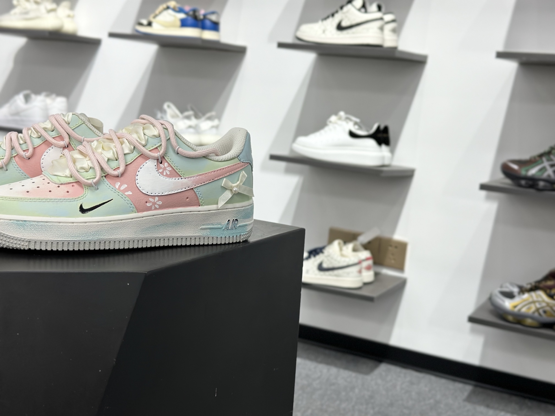 Nike Air Force 1 Low 手绘涂鸦 粉樱薄荷 FB1839-818-莆田鞋,莆田鞋货源,高仿鞋,高仿鞋货源,安福档口,莆田高仿鞋,莆田鞋批发,高仿鞋批发,莆田高仿运动鞋,高仿运动鞋,莆田运动鞋 Nike Air Force 1 Low 手绘涂鸦 粉樱薄荷 FB1839-818