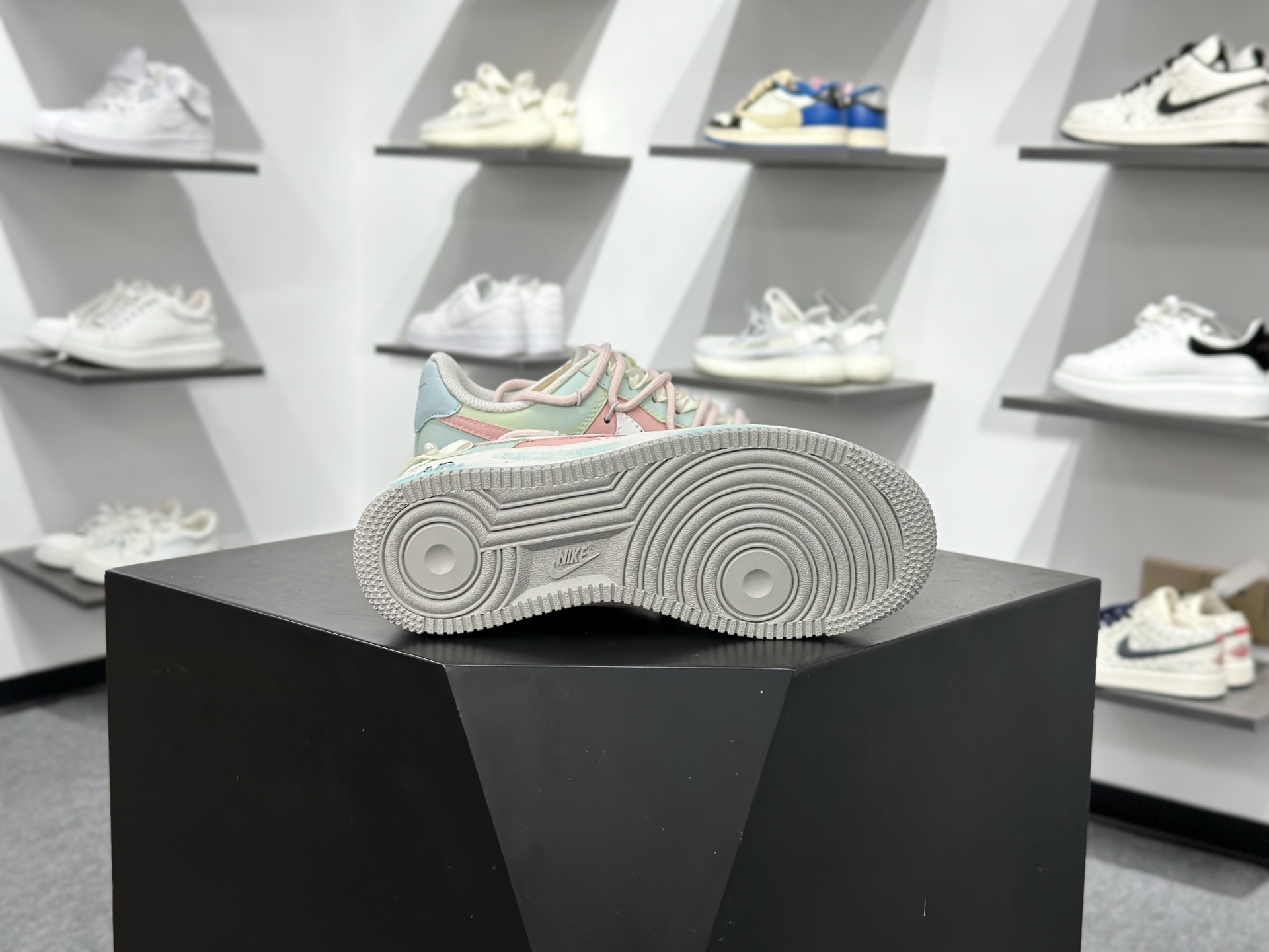 Nike Air Force 1 Low 手绘涂鸦 粉樱薄荷 FB1839-818-莆田鞋,莆田鞋货源,高仿鞋,高仿鞋货源,安福档口,莆田高仿鞋,莆田鞋批发,高仿鞋批发,莆田高仿运动鞋,高仿运动鞋,莆田运动鞋 Nike Air Force 1 Low 手绘涂鸦 粉樱薄荷 FB1839-818