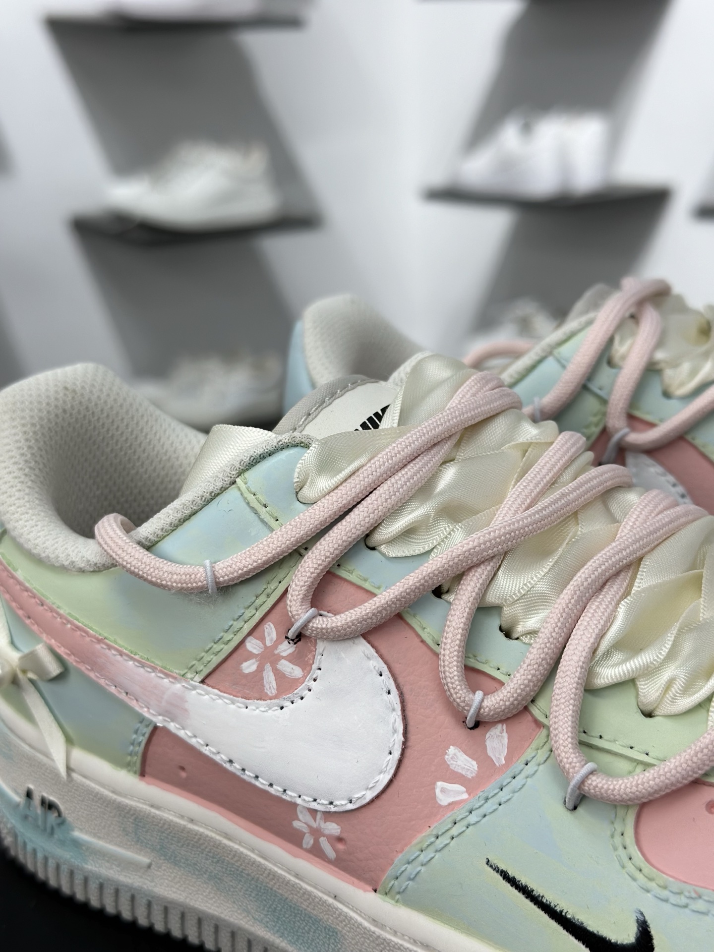 Nike Air Force 1 Low 手绘涂鸦 粉樱薄荷 FB1839-818-莆田鞋,莆田鞋货源,高仿鞋,高仿鞋货源,安福档口,莆田高仿鞋,莆田鞋批发,高仿鞋批发,莆田高仿运动鞋,高仿运动鞋,莆田运动鞋 Nike Air Force 1 Low 手绘涂鸦 粉樱薄荷 FB1839-818