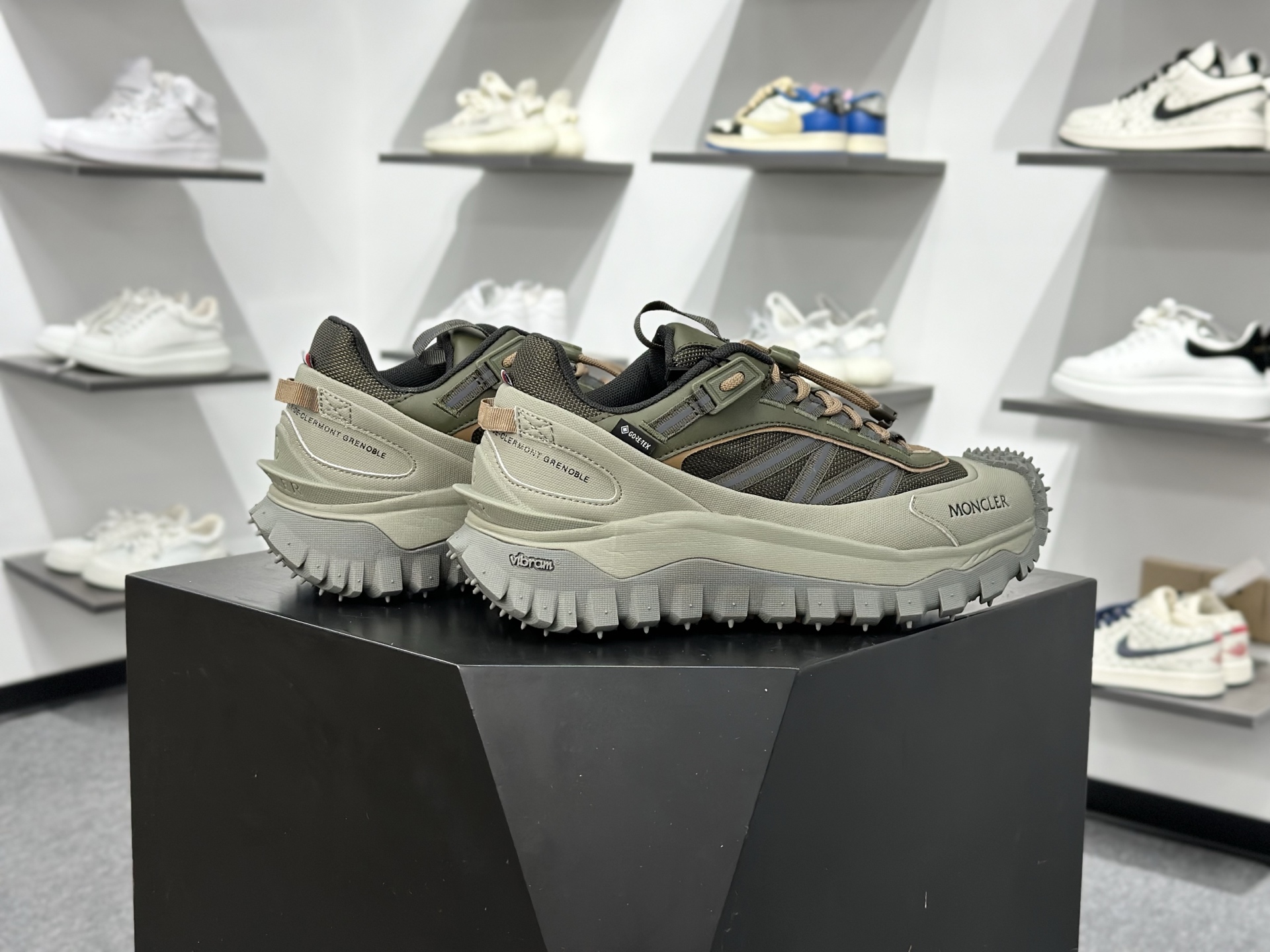 Moncler 蒙口 Trailgrip AMOEBA厚底系带耐磨低帮运动休闲鞋-Top High Quatity Cheap Sneakers Fashion Clothing Clothes Bags handbags Shoes of all Brand wholesale With The best Quality And Beautiful Price from China Factory Chinese suppliers wholesaler seller Moncler 蒙口 Trailgrip AMOEBA厚底系带耐磨低帮运动休闲鞋