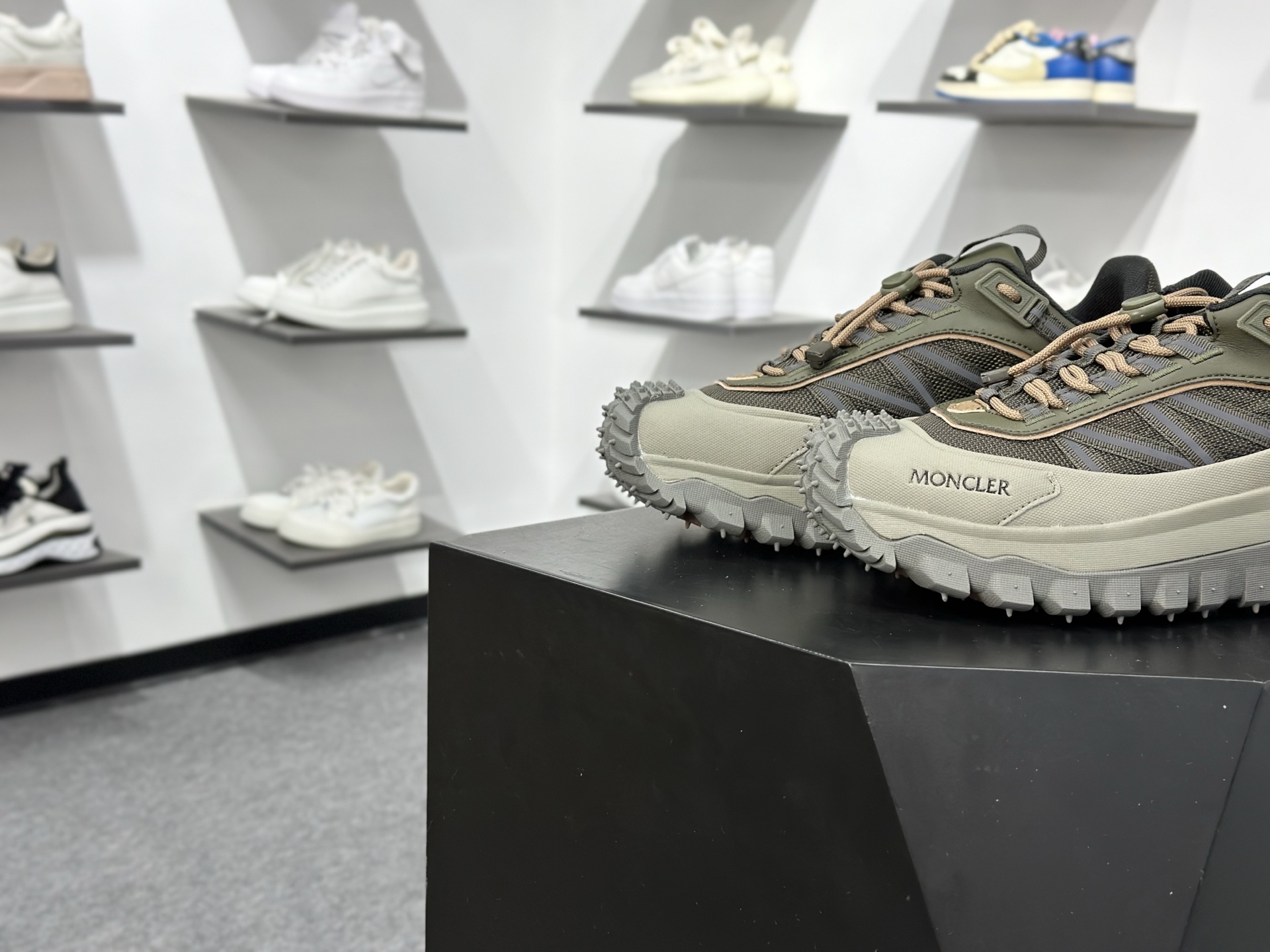 Moncler 蒙口 Trailgrip AMOEBA厚底系带耐磨低帮运动休闲鞋-Top High Quatity Cheap Sneakers Fashion Clothing Clothes Bags handbags Shoes of all Brand wholesale With The best Quality And Beautiful Price from China Factory Chinese suppliers wholesaler seller Moncler 蒙口 Trailgrip AMOEBA厚底系带耐磨低帮运动休闲鞋