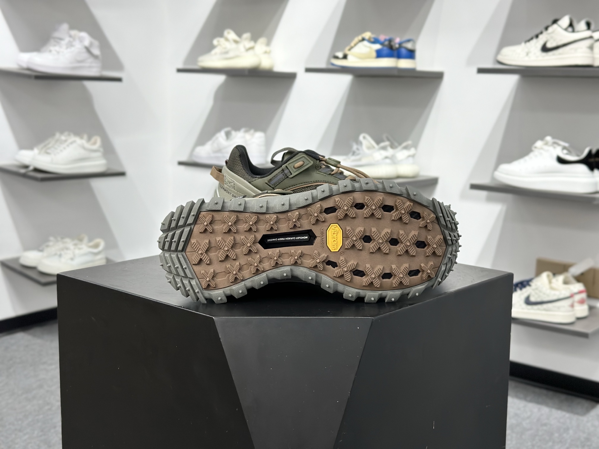 Moncler 蒙口 Trailgrip AMOEBA厚底系带耐磨低帮运动休闲鞋-Top High Quatity Cheap Sneakers Fashion Clothing Clothes Bags handbags Shoes of all Brand wholesale With The best Quality And Beautiful Price from China Factory Chinese suppliers wholesaler seller Moncler 蒙口 Trailgrip AMOEBA厚底系带耐磨低帮运动休闲鞋