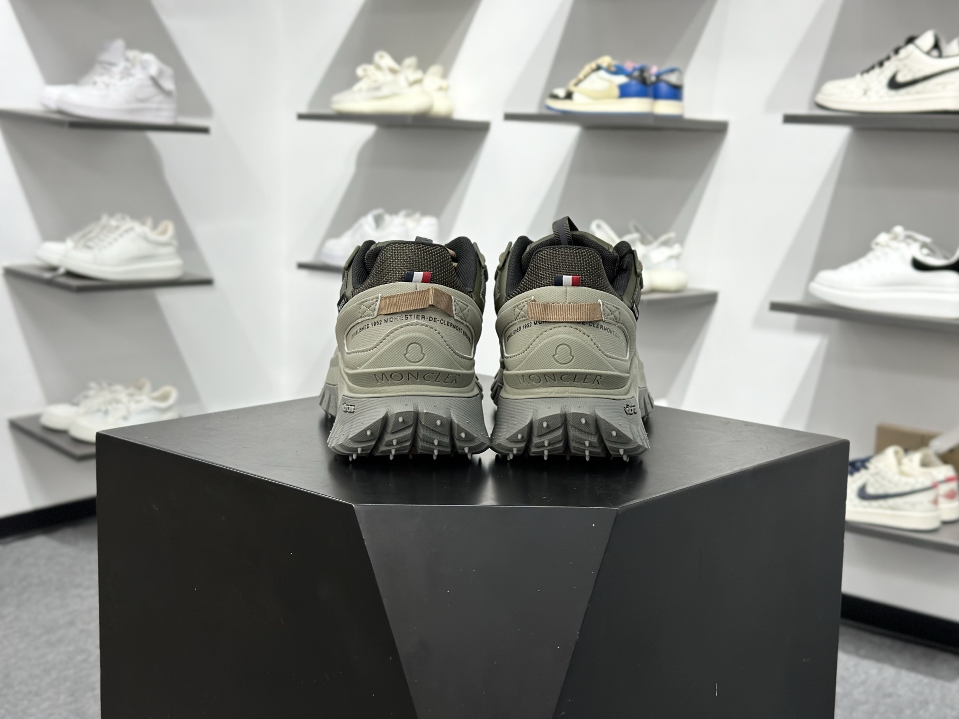 Moncler 蒙口 Trailgrip AMOEBA厚底系带耐磨低帮运动休闲鞋-Top High Quatity Cheap Sneakers Fashion Clothing Clothes Bags handbags Shoes of all Brand wholesale With The best Quality And Beautiful Price from China Factory Chinese suppliers wholesaler seller Moncler 蒙口 Trailgrip AMOEBA厚底系带耐磨低帮运动休闲鞋