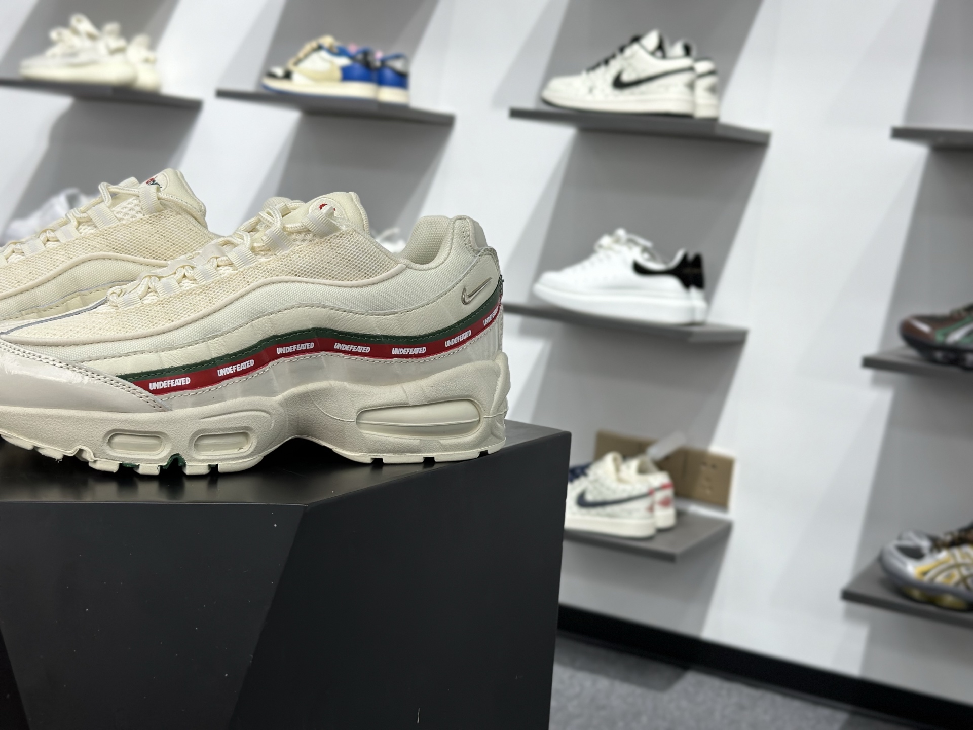NIKE AIR MAX 95 耐克 气垫复古慢跑百搭鞋休闲运动鞋 IB4453-100-Top High Quatity Cheap Sneakers Fashion Clothing Clothes Bags handbags Shoes of all Brand wholesale With The best Quality And Beautiful Price from China Factory Chinese suppliers wholesaler seller NIKE AIR MAX 95 耐克 气垫复古慢跑百搭鞋休闲运动鞋 IB4453-100