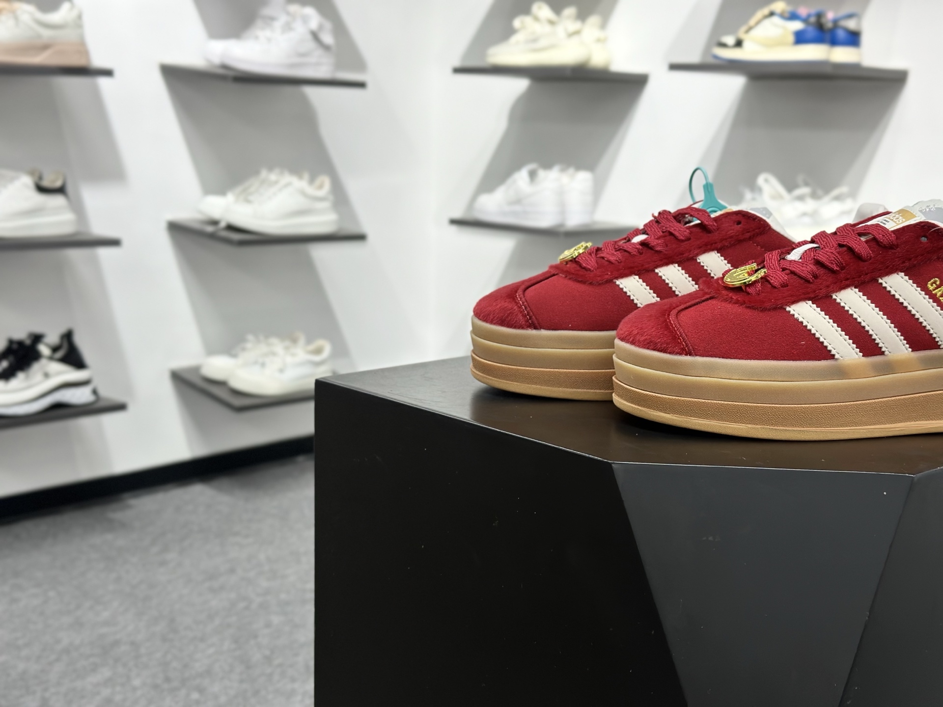 Adidas originals GAZELLE CNY新年款 马年限定 经典运动 德训鞋 女款 KJ4293 Adidas originals GAZELLE CNY新年款 马年限定 经典运动 德训鞋 女款 KJ4293
