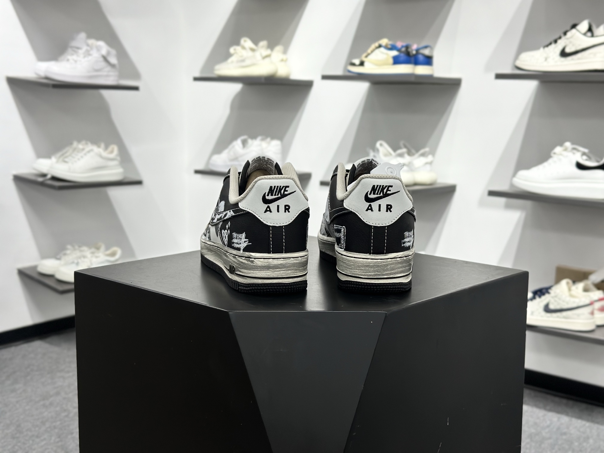 Nike Air Force 1 Low 07 黑白涂鸦小勾 DB3301-808