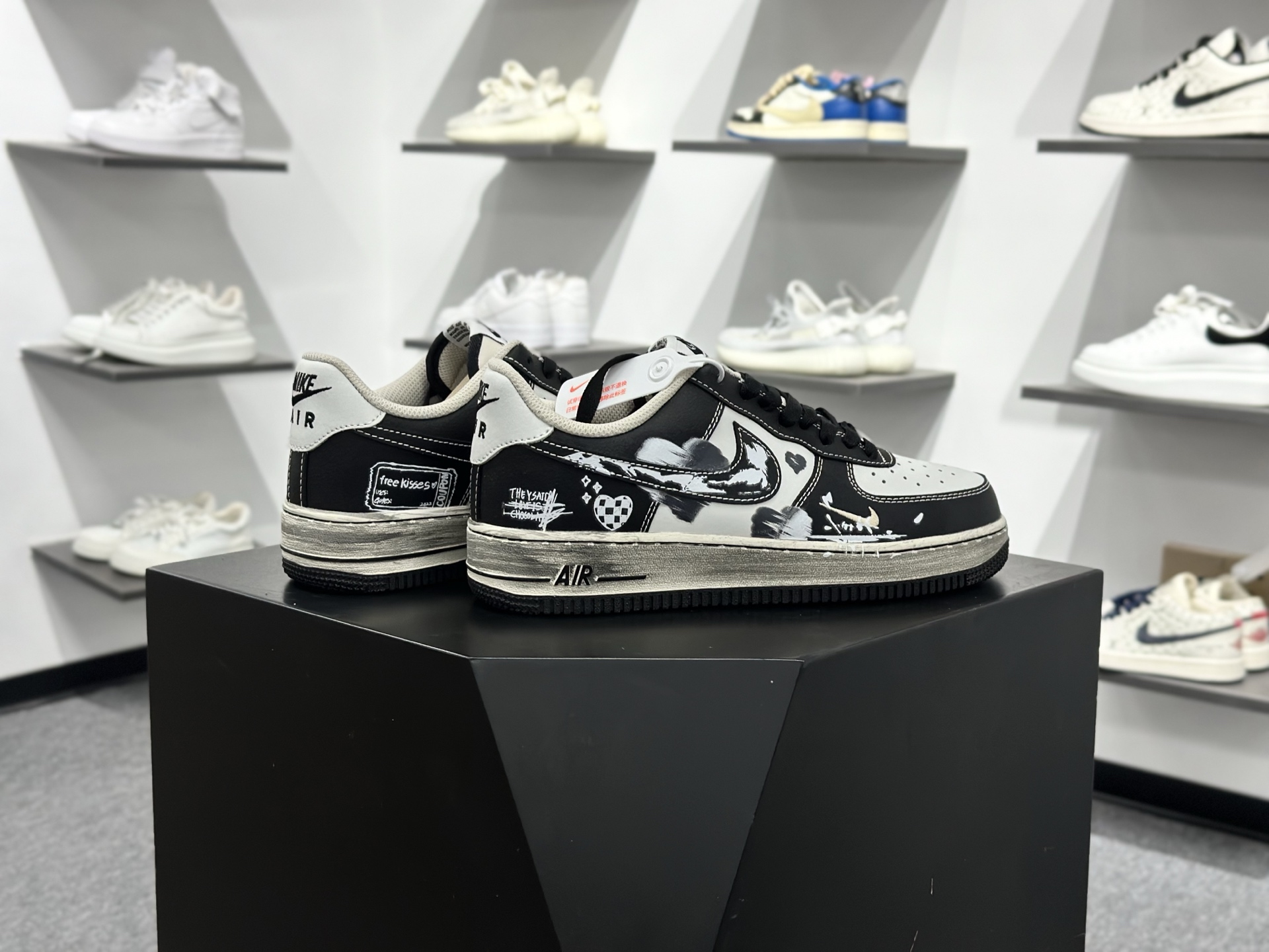 Nike Air Force 1 Low 07 黑白涂鸦小勾 DB3301-808