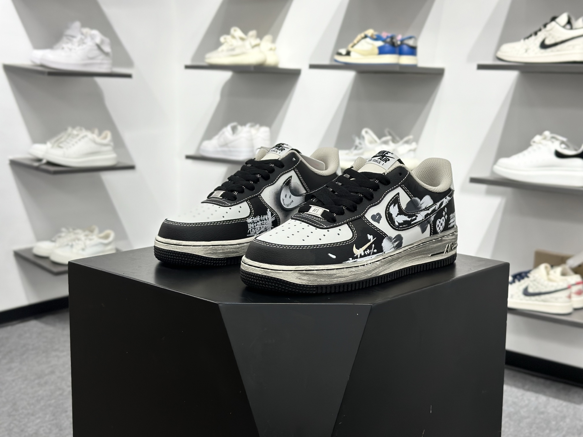 Nike Air Force 1 Low 07 黑白涂鸦小勾 DB3301-808
