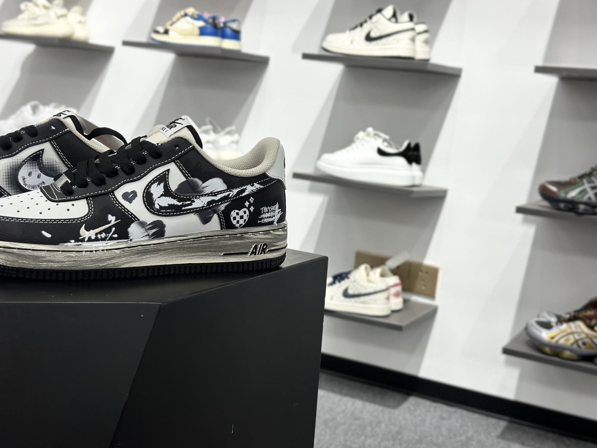 Nike Air Force 1 Low 07 黑白涂鸦小勾 DB3301-808