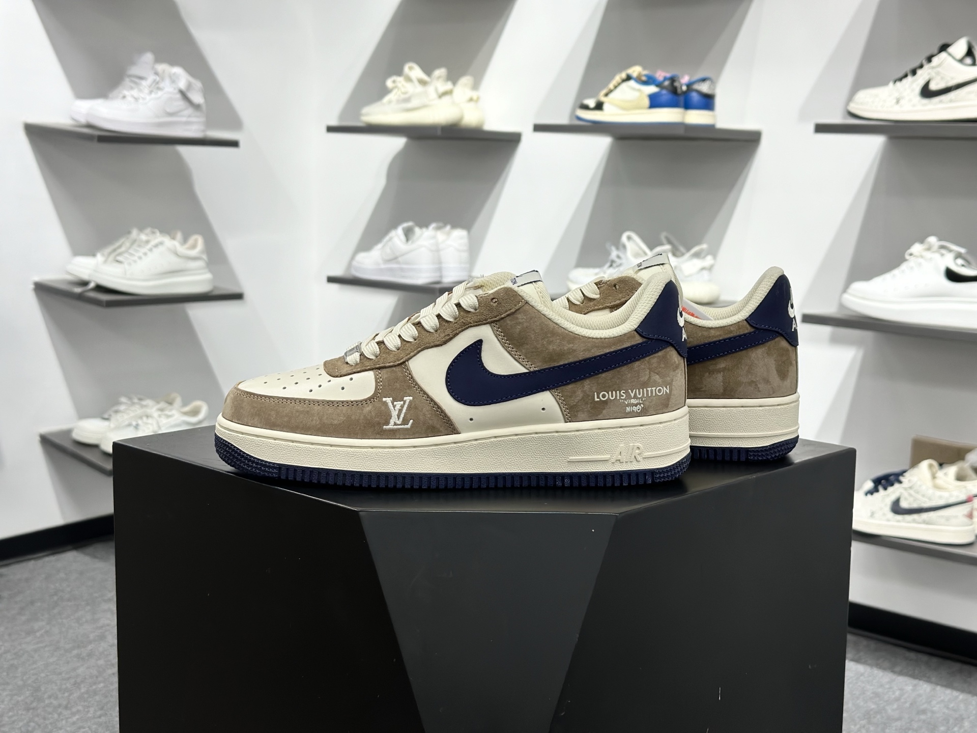 Nike Air Force 1‘07 Low 联名 米棕藏蓝 空军一号低帮休闲板鞋 NH0601-589 Nike Air Force 1‘07 Low 联名 米棕藏蓝 空军一号低帮休闲板鞋 NH0601-589