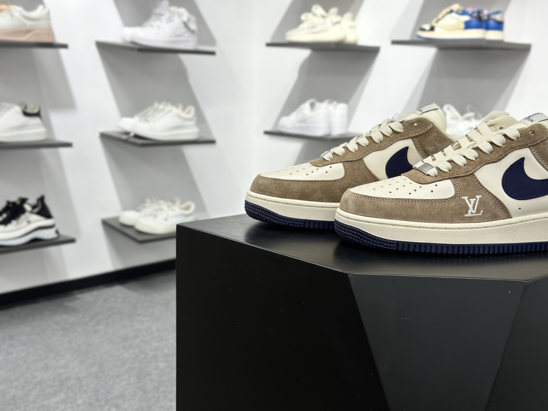 Nike Air Force 1‘07 Low 联名 米棕藏蓝 空军一号低帮休闲板鞋 NH0601-589 Nike Air Force 1‘07 Low 联名 米棕藏蓝 空军一号低帮休闲板鞋 NH0601-589