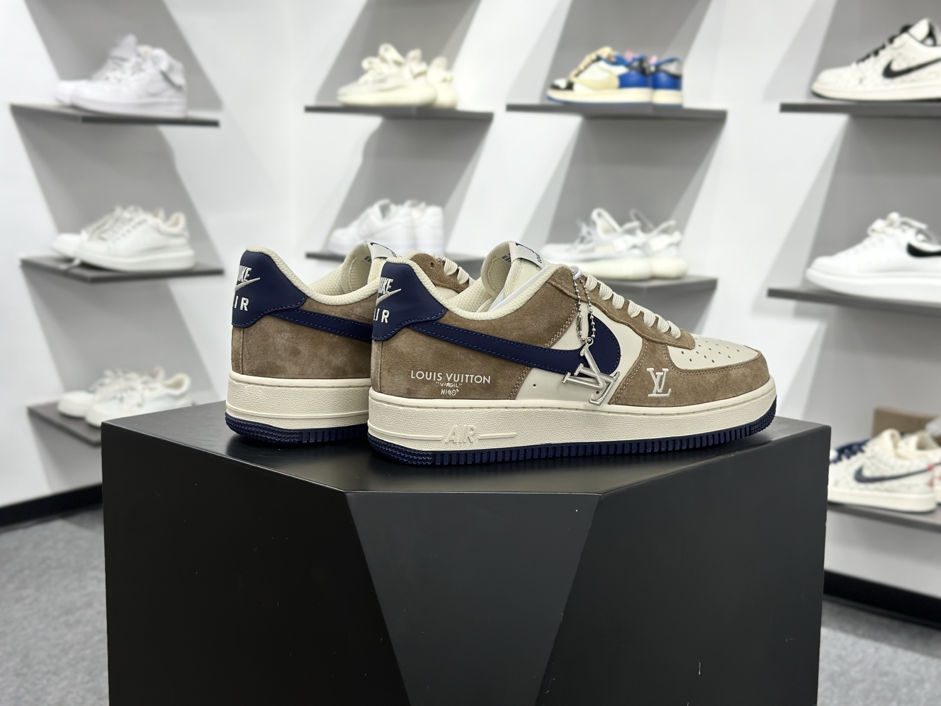 Nike Air Force 1‘07 Low 联名 米棕藏蓝 空军一号低帮休闲板鞋 NH0601-589 Nike Air Force 1‘07 Low 联名 米棕藏蓝 空军一号低帮休闲板鞋 NH0601-589