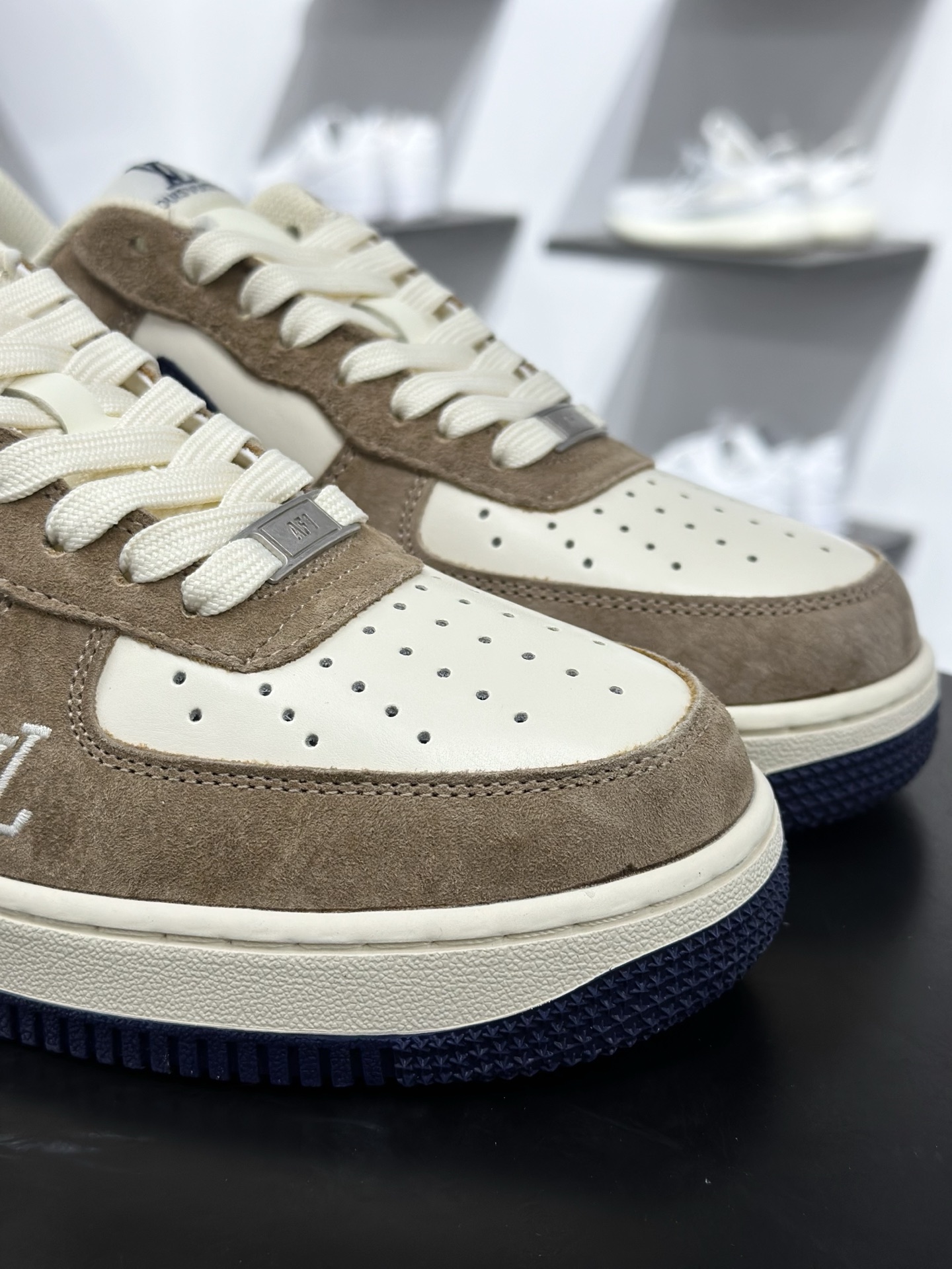 Nike Air Force 1‘07 Low 联名 米棕藏蓝 空军一号低帮休闲板鞋 NH0601-589 Nike Air Force 1‘07 Low 联名 米棕藏蓝 空军一号低帮休闲板鞋 NH0601-589