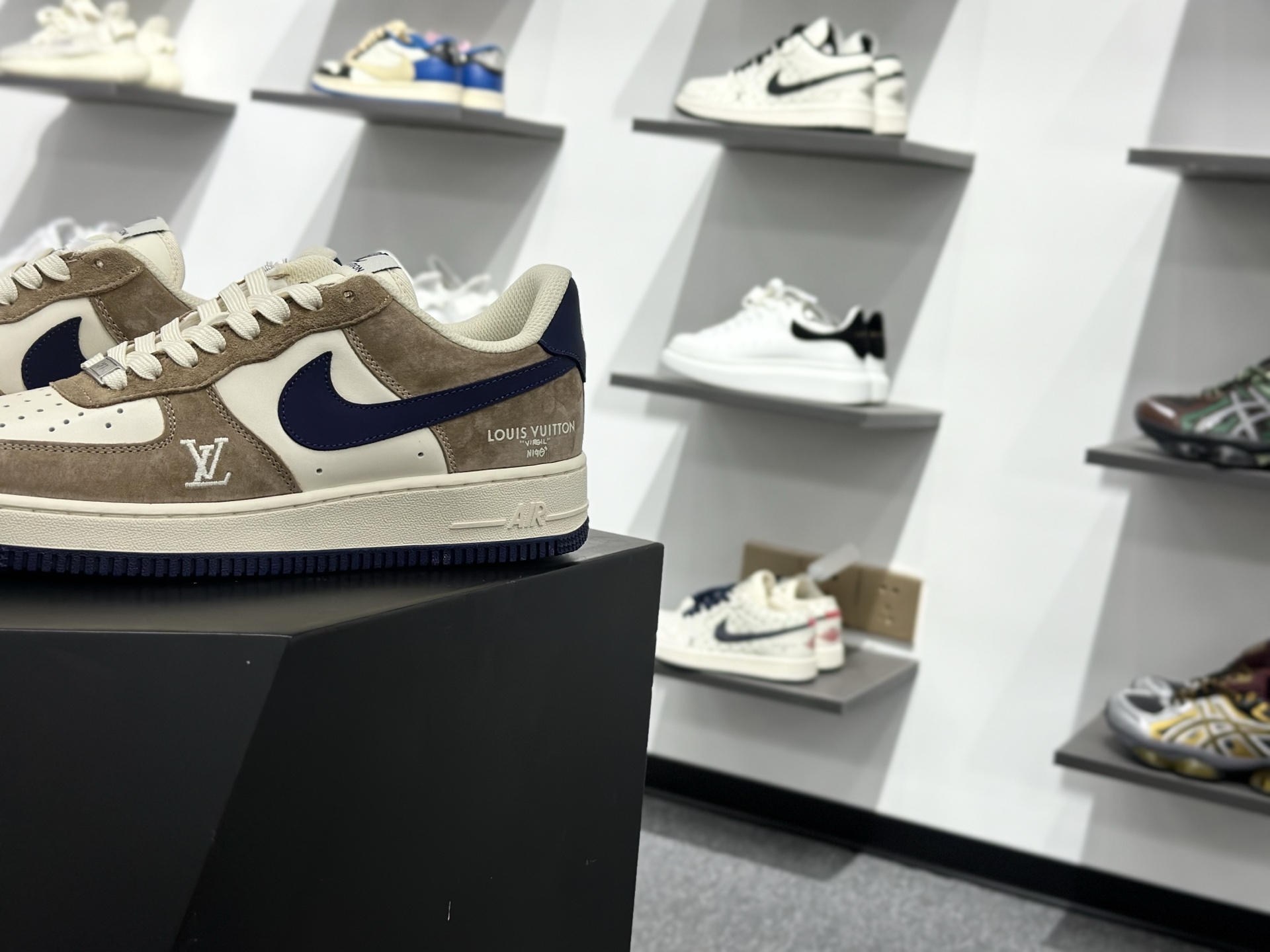 Nike Air Force 1‘07 Low 联名 米棕藏蓝 空军一号低帮休闲板鞋 NH0601-589 Nike Air Force 1‘07 Low 联名 米棕藏蓝 空军一号低帮休闲板鞋 NH0601-589