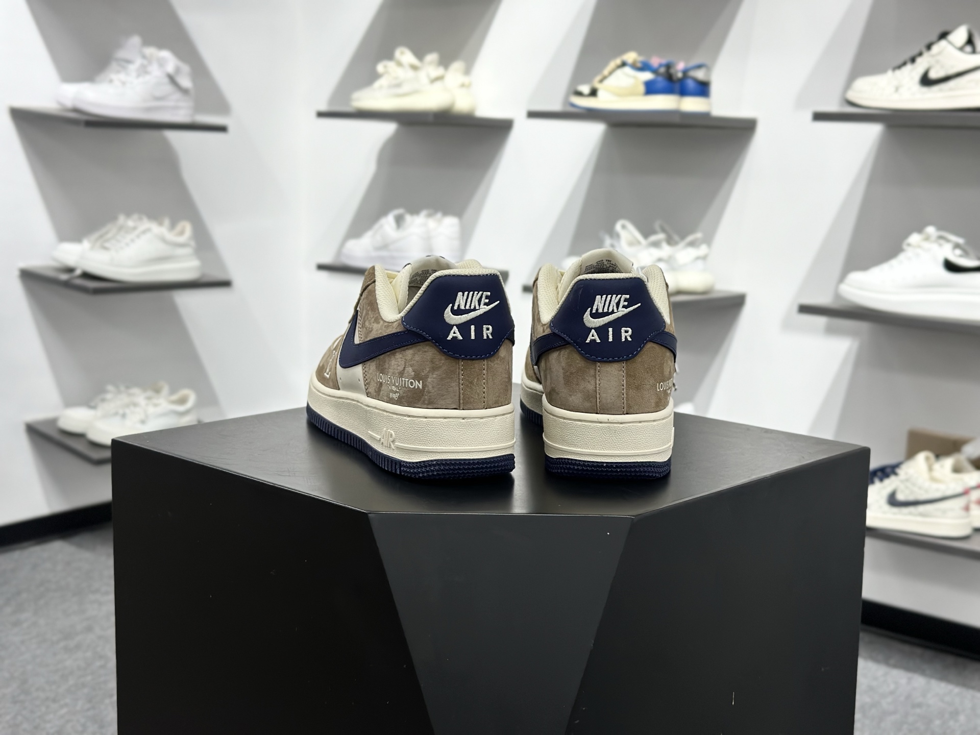 Nike Air Force 1‘07 Low 联名 米棕藏蓝 空军一号低帮休闲板鞋 NH0601-589 Nike Air Force 1‘07 Low 联名 米棕藏蓝 空军一号低帮休闲板鞋 NH0601-589