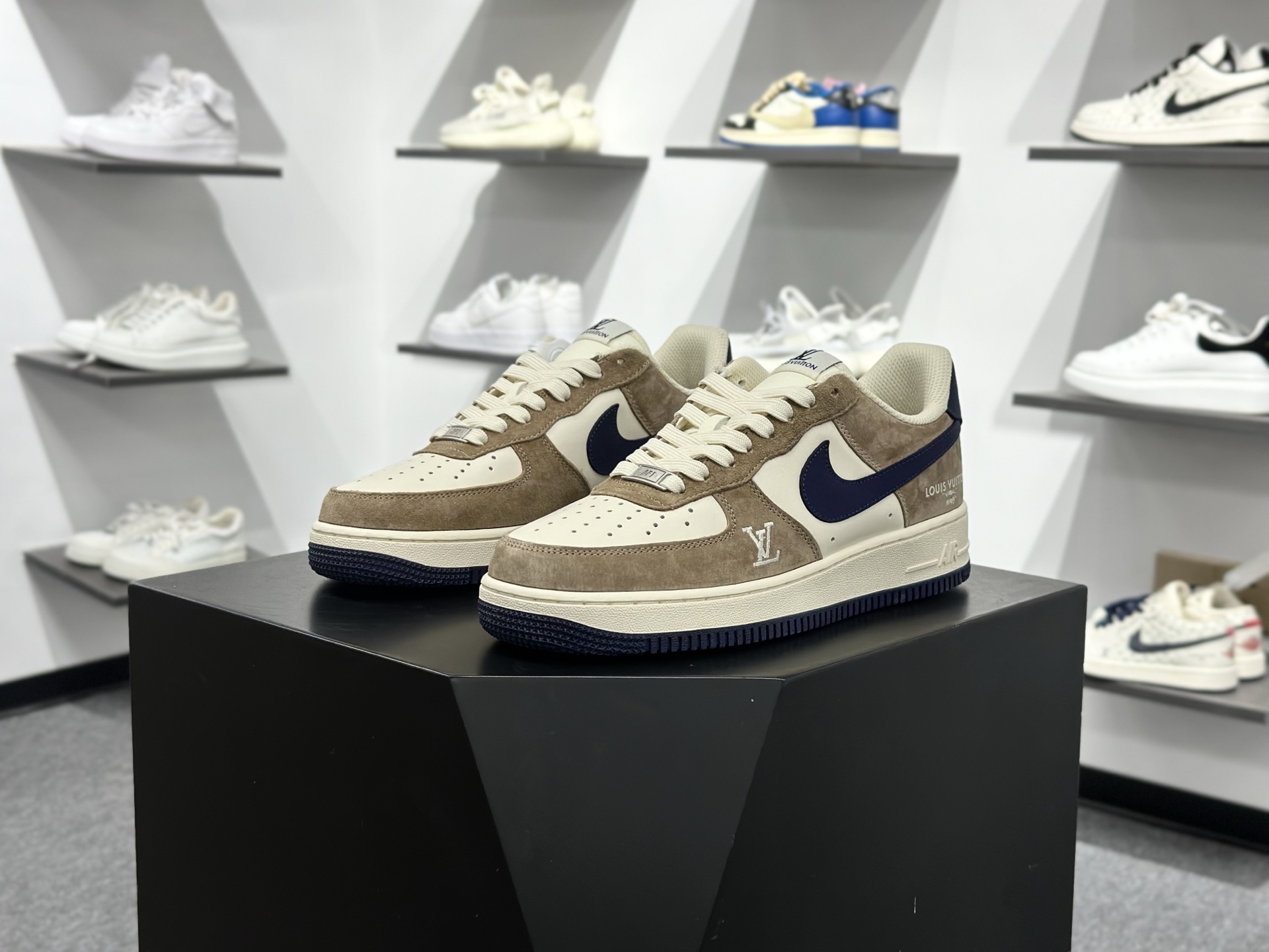 Nike Air Force 1‘07 Low 联名 米棕藏蓝 空军一号低帮休闲板鞋 NH0601-589 Nike Air Force 1‘07 Low 联名 米棕藏蓝 空军一号低帮休闲板鞋 NH0601-589
