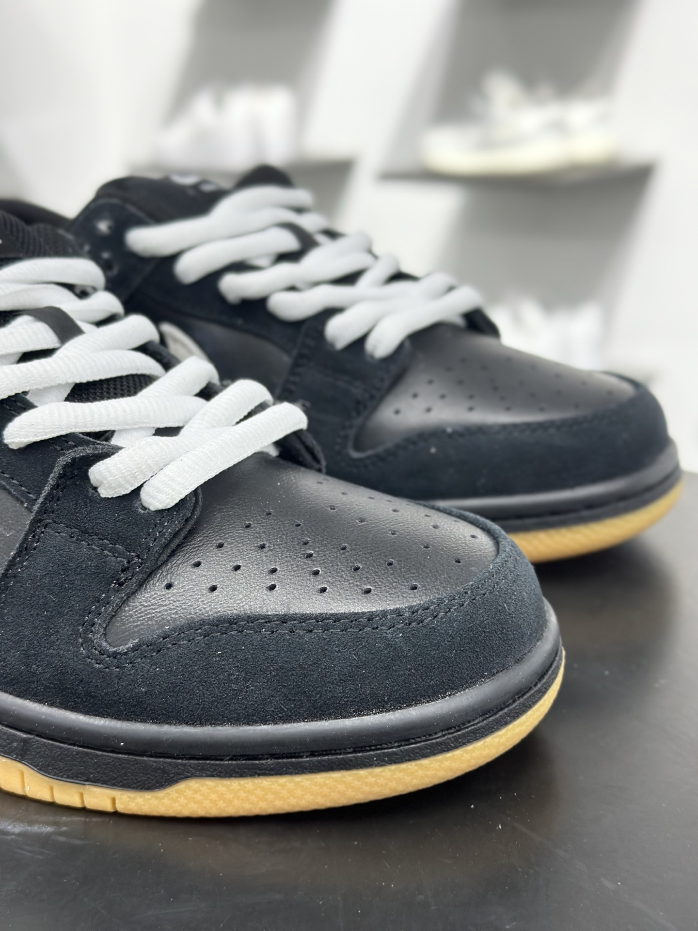 220 NIKE Dunk Low 黑白生胶 独家版型蒸餾加工帶來的是更好的视觉和脚感体验 HF3704-003-Chinese UA Cheap High Quatity Brand Clothes Bags handbags Sneakers wholesale wholesaler seller from China Factory suppliers Fashion Clothing Shoes best Quality Beautiful Price 220 NIKE Dunk Low 黑白生胶 独家版型蒸餾加工帶來的是更好的视觉和脚感体验 HF3704-003