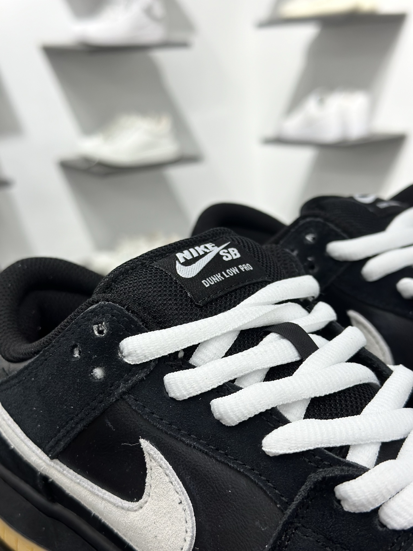220 NIKE Dunk Low 黑白生胶 独家版型蒸餾加工帶來的是更好的视觉和脚感体验 HF3704-003-Chinese UA Cheap High Quatity Brand Clothes Bags handbags Sneakers wholesale wholesaler seller from China Factory suppliers Fashion Clothing Shoes best Quality Beautiful Price 220 NIKE Dunk Low 黑白生胶 独家版型蒸餾加工帶來的是更好的视觉和脚感体验 HF3704-003