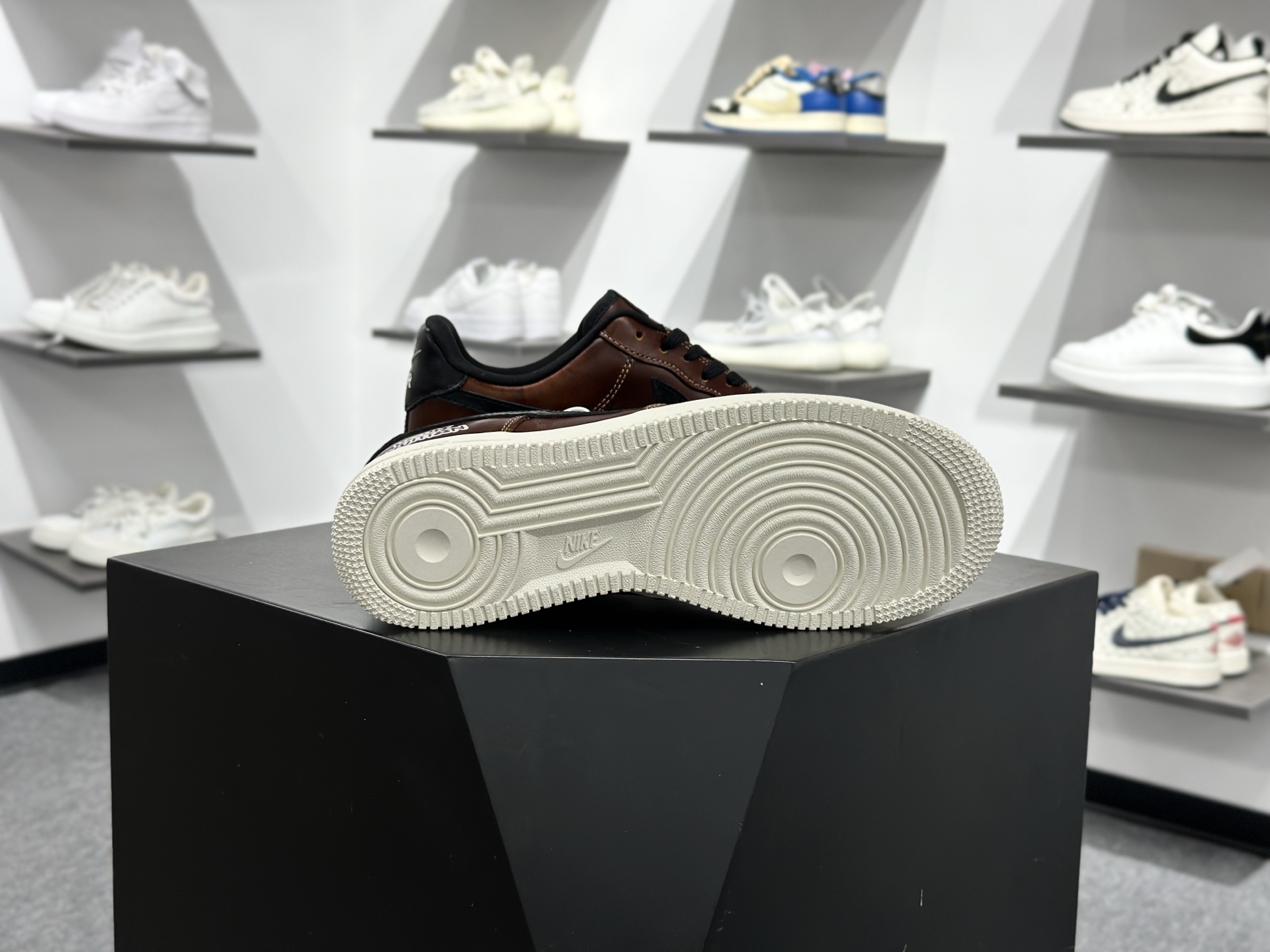 260 Nike AIR FORCE 1'07 LX DF0188-115