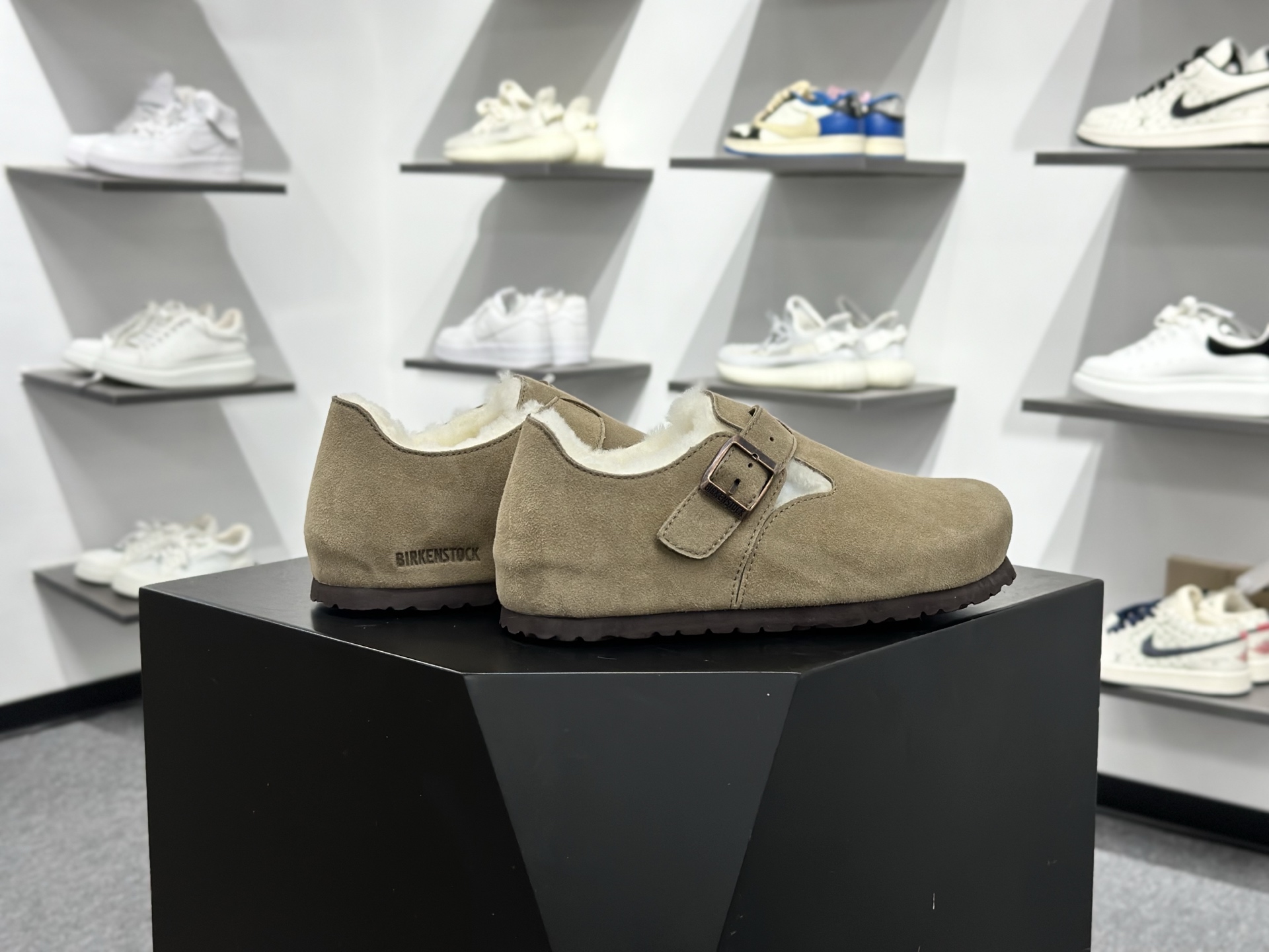 勃肯birkenstock 经典全包款 纯原G版“翘头加绒款” 优质牛皮翻毛皮 纯色羊毛内里 0166531