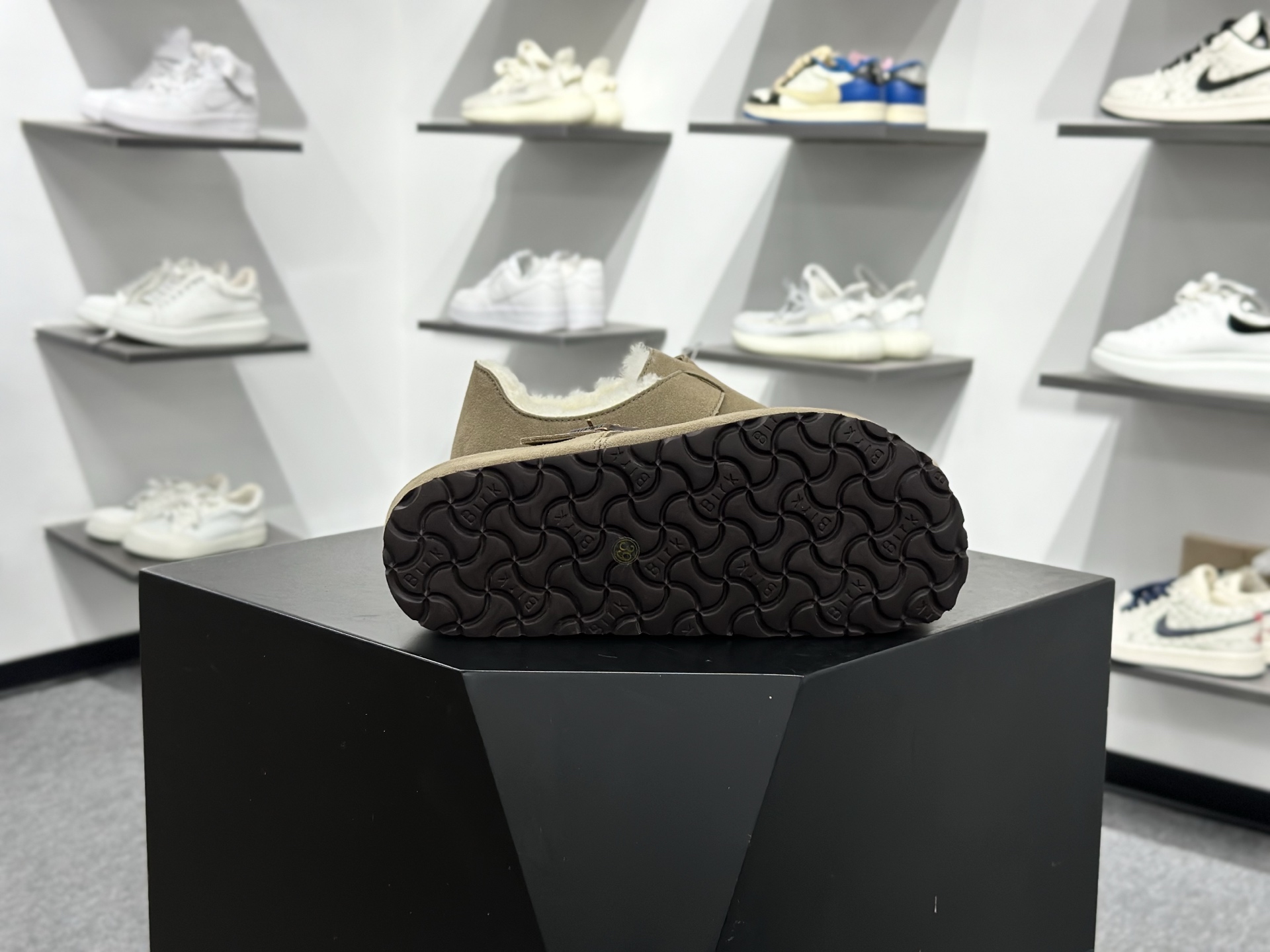 勃肯birkenstock 经典全包款 纯原G版“翘头加绒款” 优质牛皮翻毛皮 纯色羊毛内里 0166531