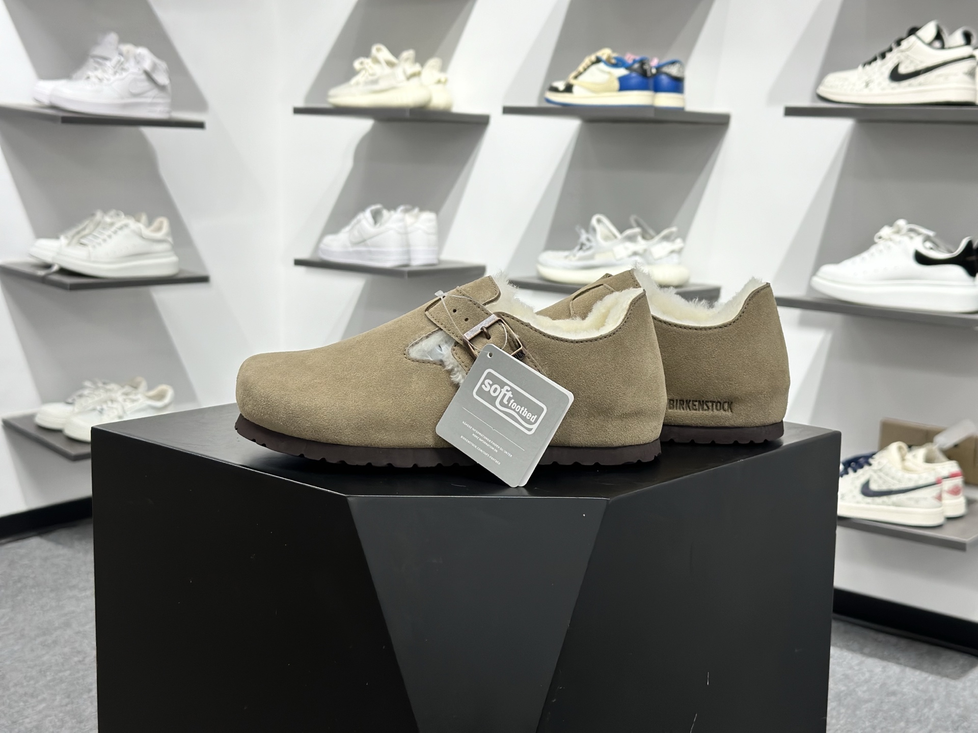 勃肯birkenstock 经典全包款 纯原G版“翘头加绒款” 优质牛皮翻毛皮 纯色羊毛内里 0166531